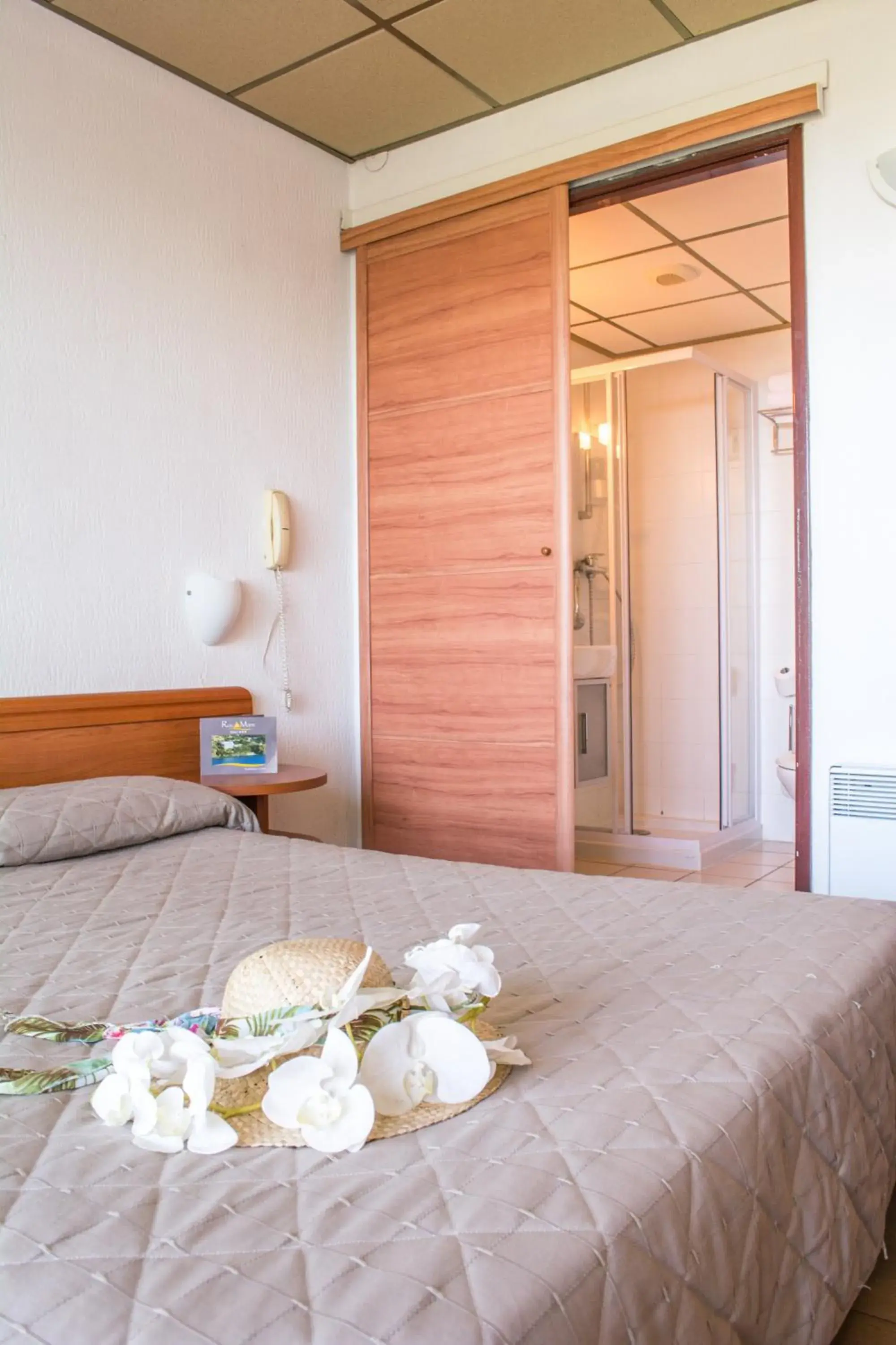 Bedroom, Bed in Hotel Roc E Mare Bedroom, Bed in Hotel Roc E Mare