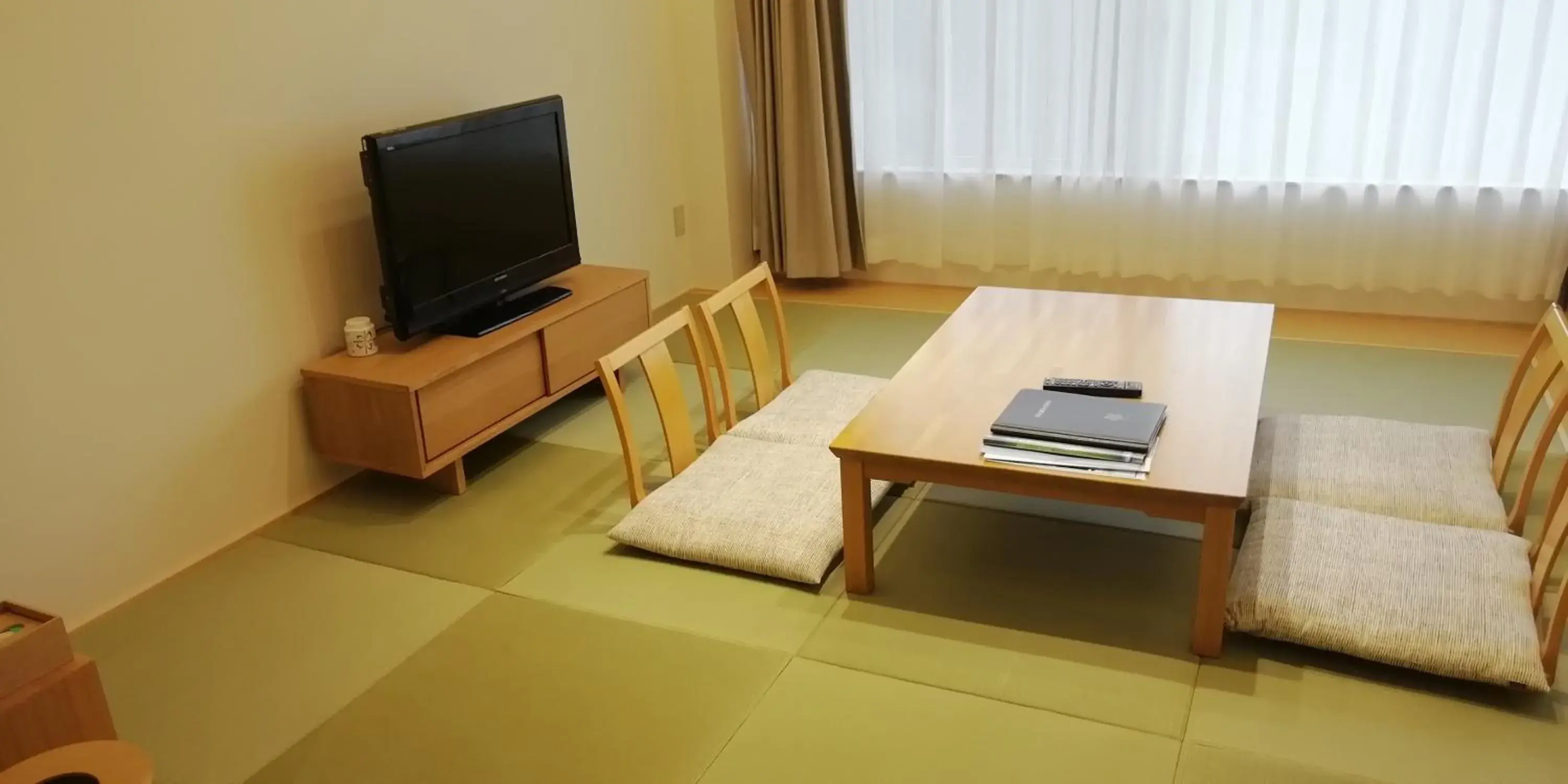 TV/Entertainment Center in Hotel Kagetsuen