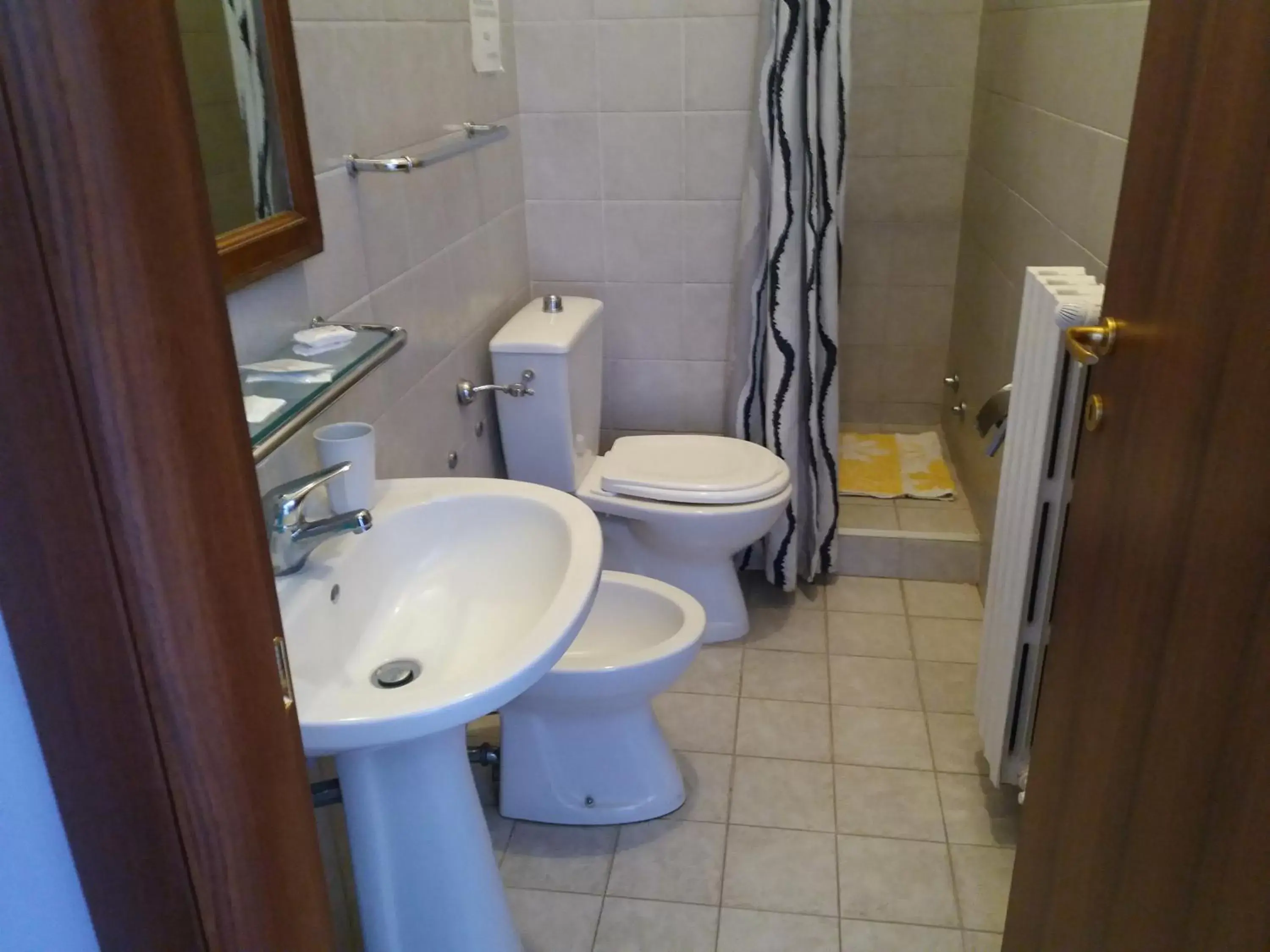 Bathroom in ostello ortensi