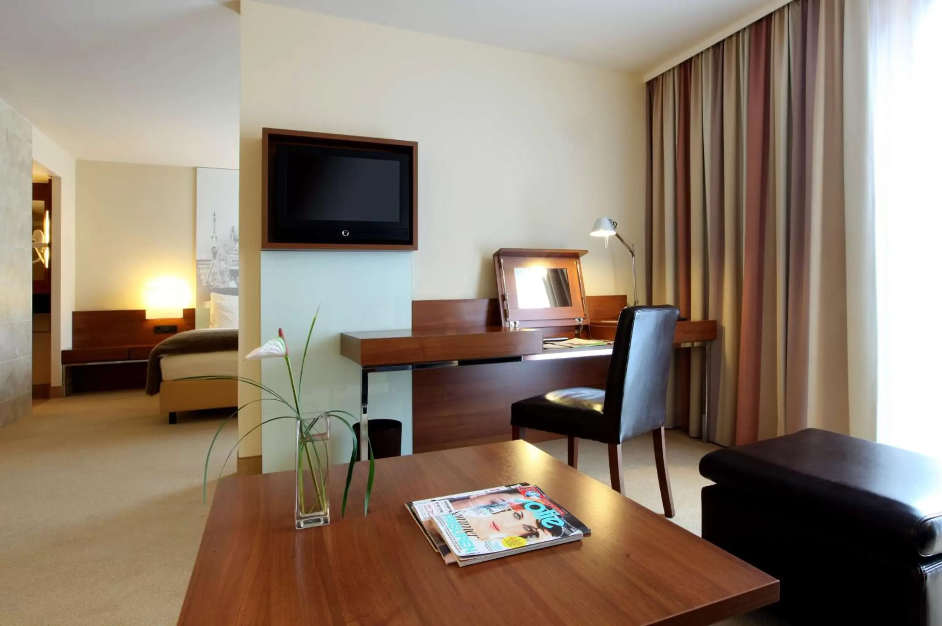 Junior Suite in Lindner Hotel Hamburg am Michel, part of JdV by Hyatt Junior Suite in Lindner Hotel Hamburg am Michel, part of JdV by Hyatt