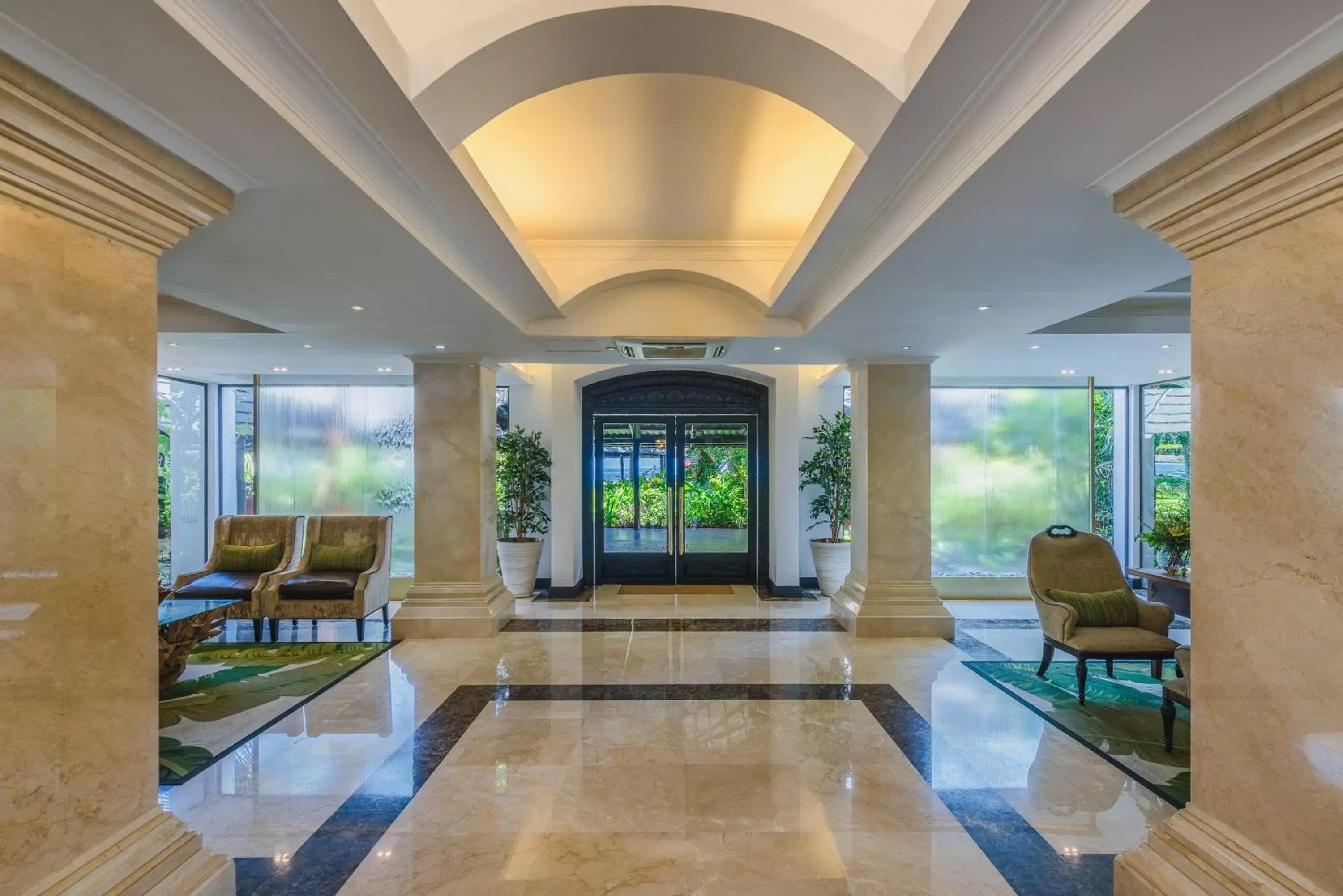 Facade/entrance in Sea Cliff Hotel