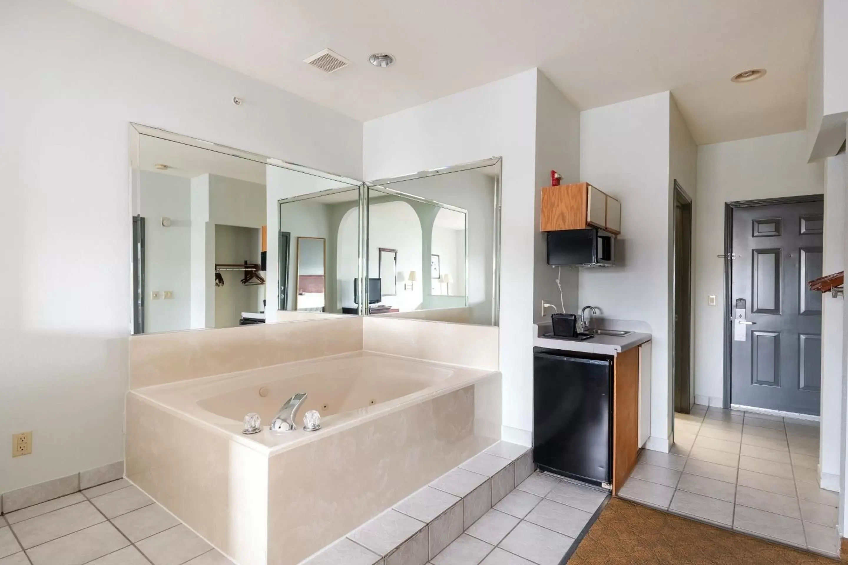 Bathroom, Kitchen/Kitchenette in Baymont by Wyndham Houston Brookhollow