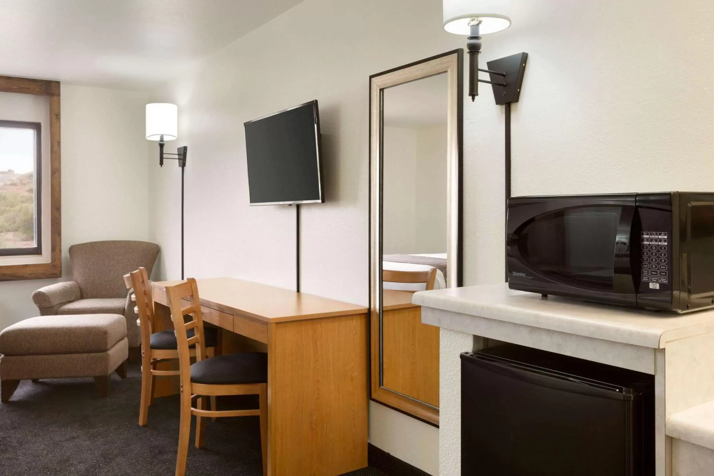 Photo of the whole room, TV/Entertainment Center in Travelodge by Wyndham Belen