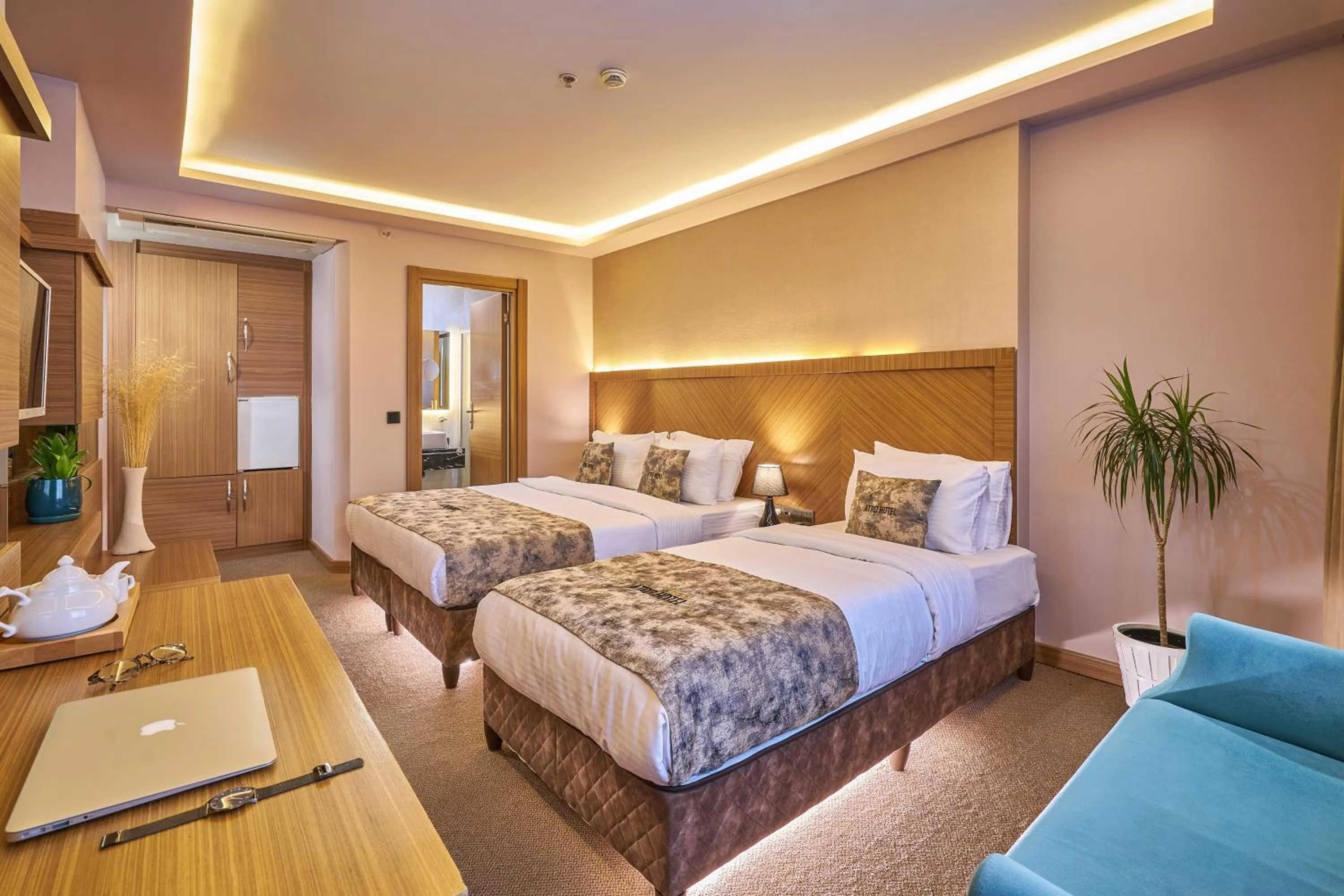 Photo of the whole room, Bed in Atro Hotel