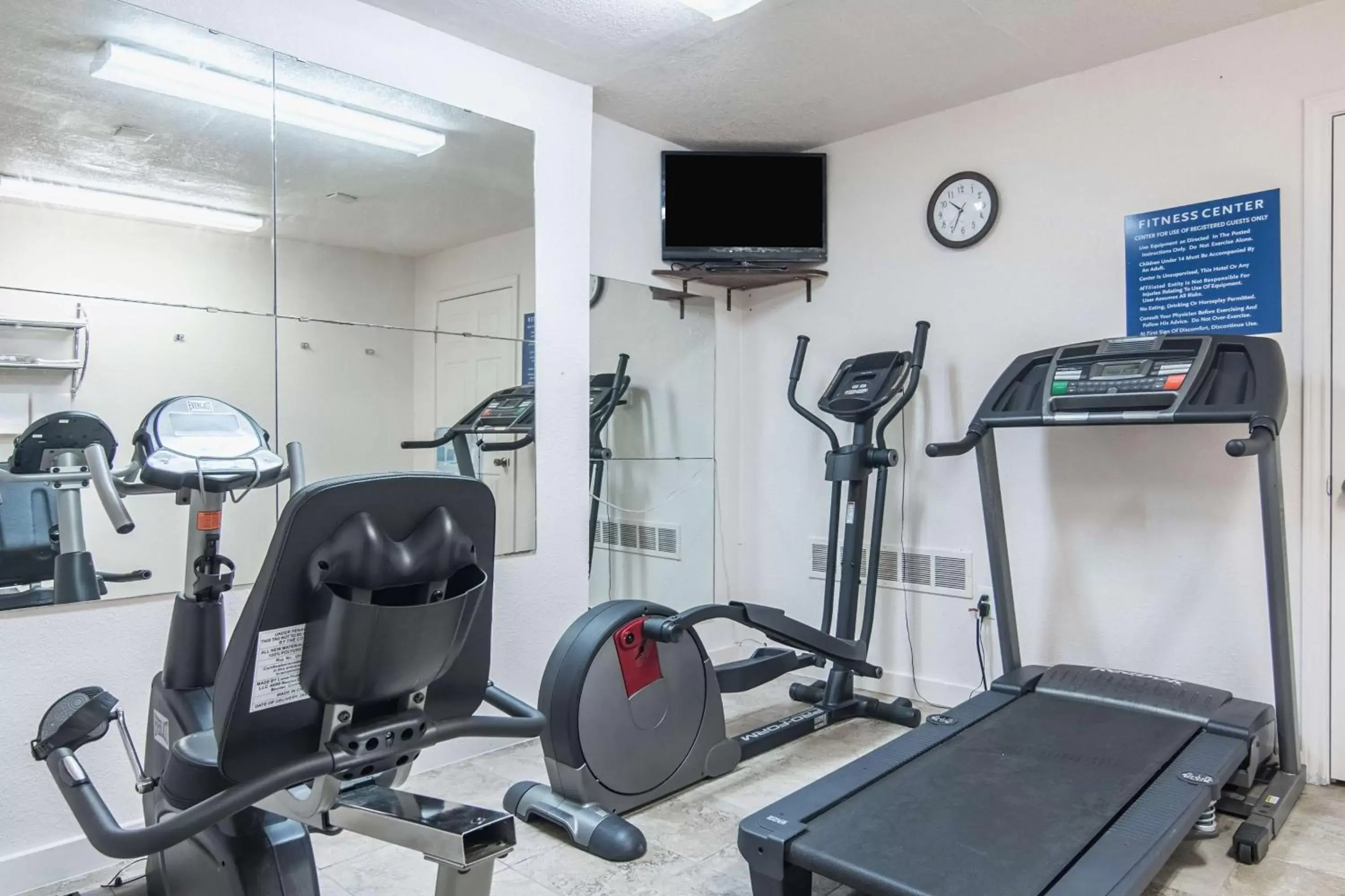 TV and multimedia, Fitness Center/Facilities in Motel 6-Hope, AR