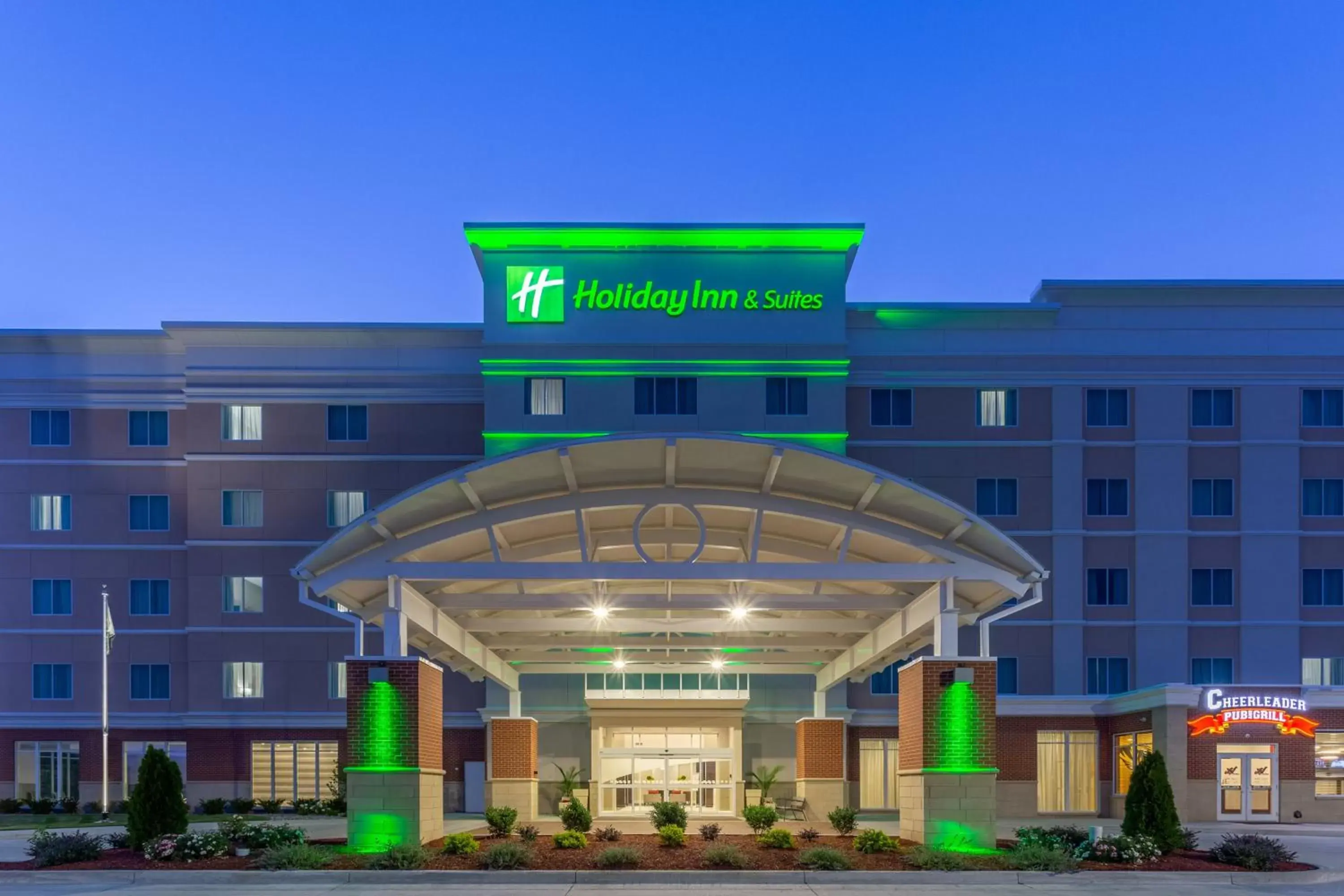 Property Building in Holiday Inn & Suites - Jefferson City, an IHG Hotel