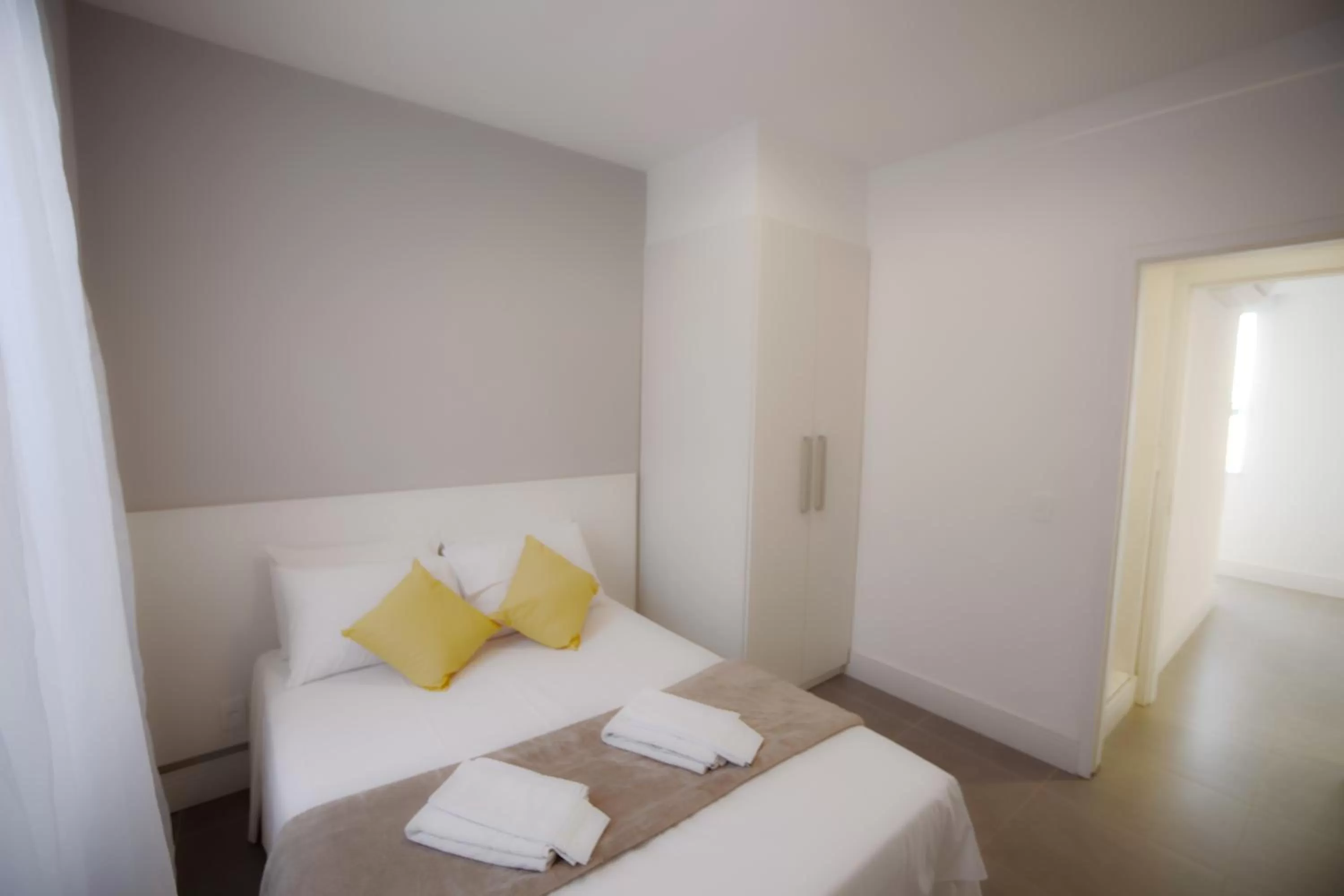 Bedroom, Bed in Sugar Loft Apartments