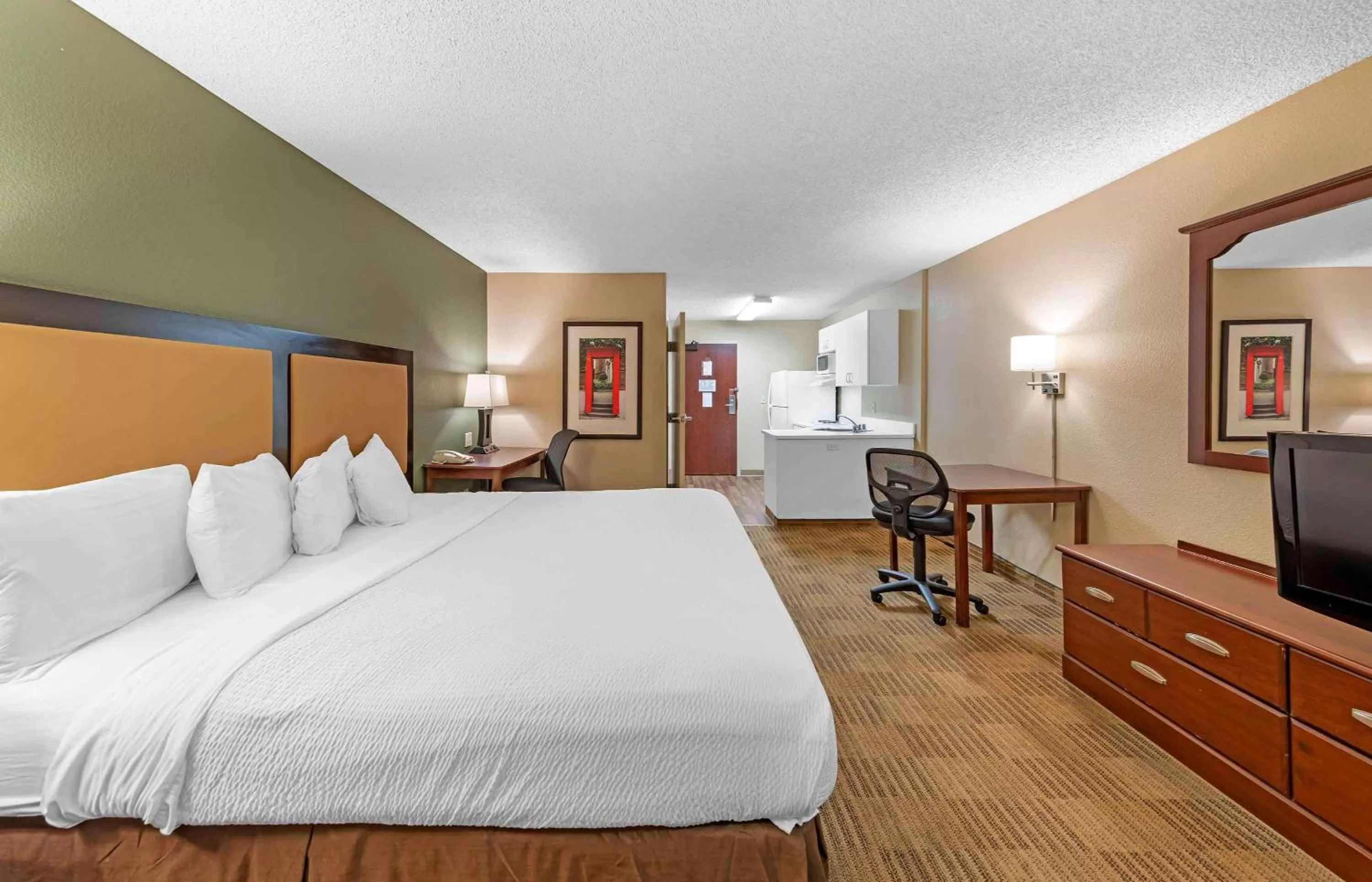 Bedroom, Bed in Extended Stay America Suites - Los Angeles - Valencia
