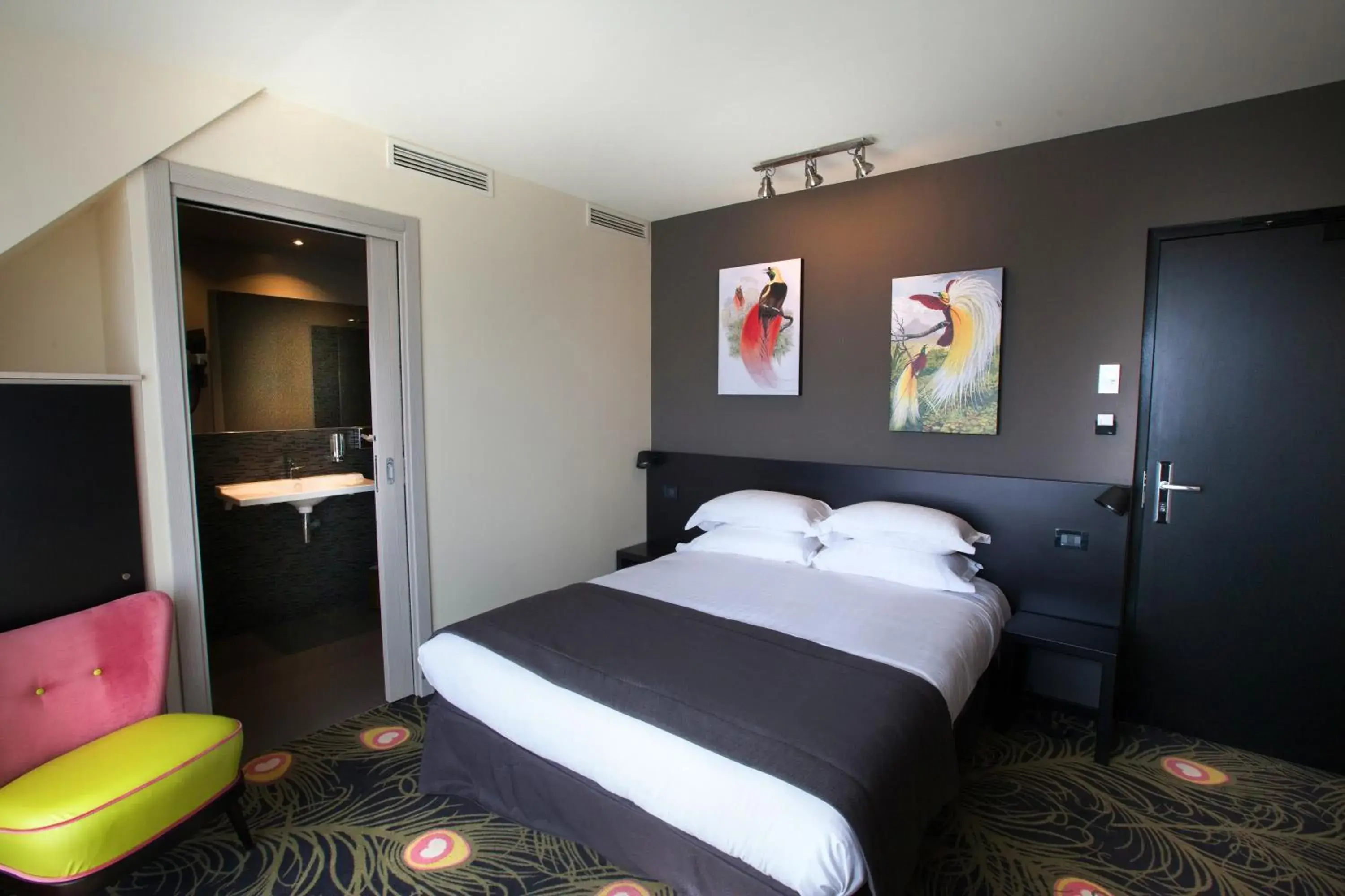 Bedroom, Bed in Helussi Hotel