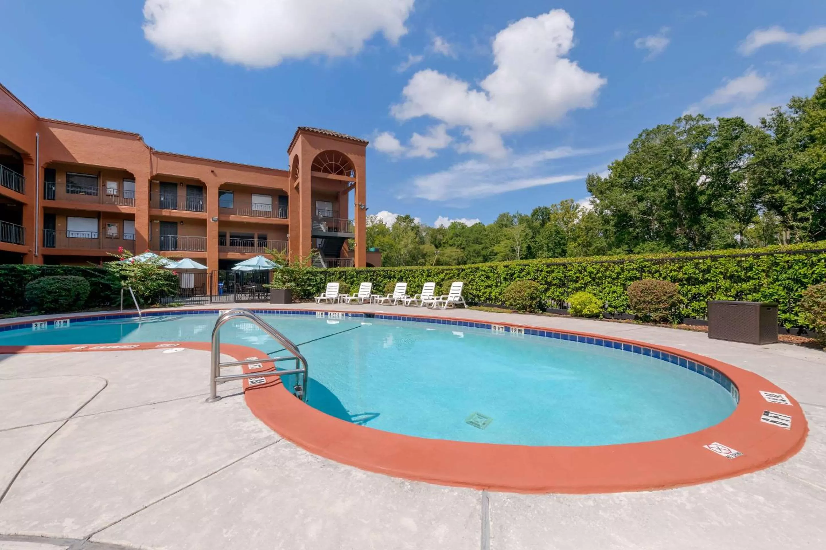 Swimming pool in Quality Inn & Suites Jacksonville-Baymeadows