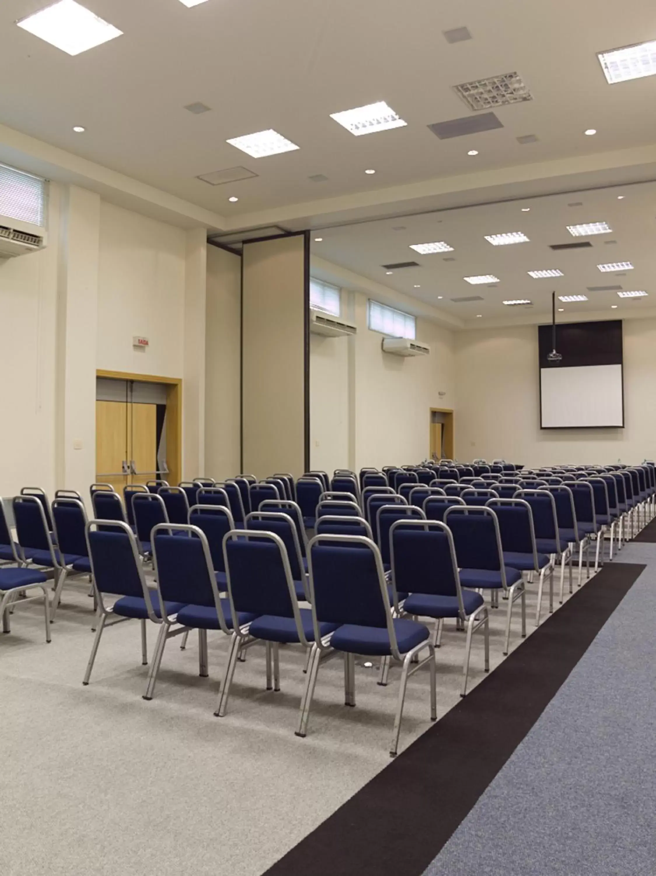 Meeting/conference room in Bourbon Ponta Grossa Convention Hotel