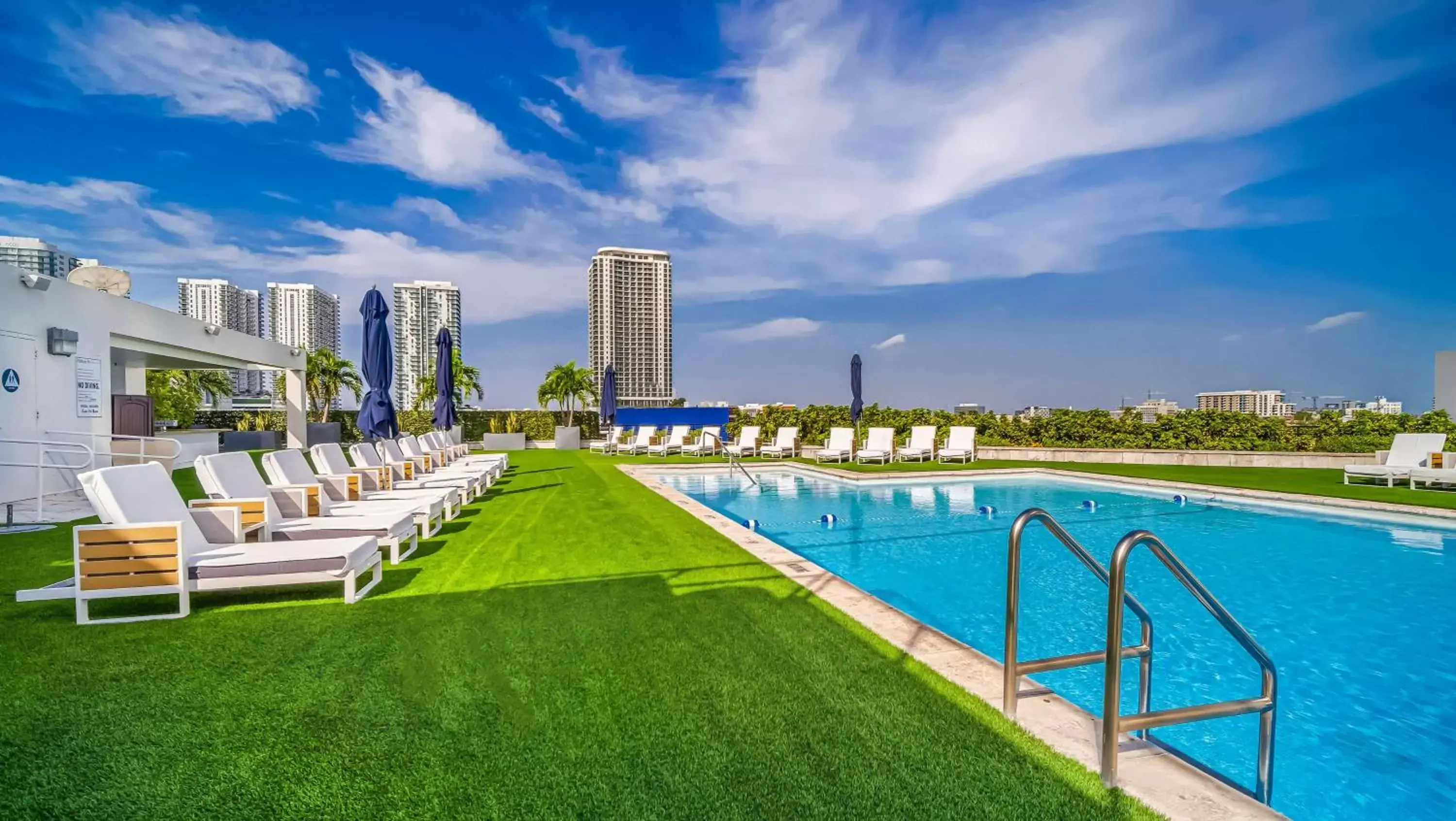 Pool view, Swimming Pool in Hilton Miami Downtown