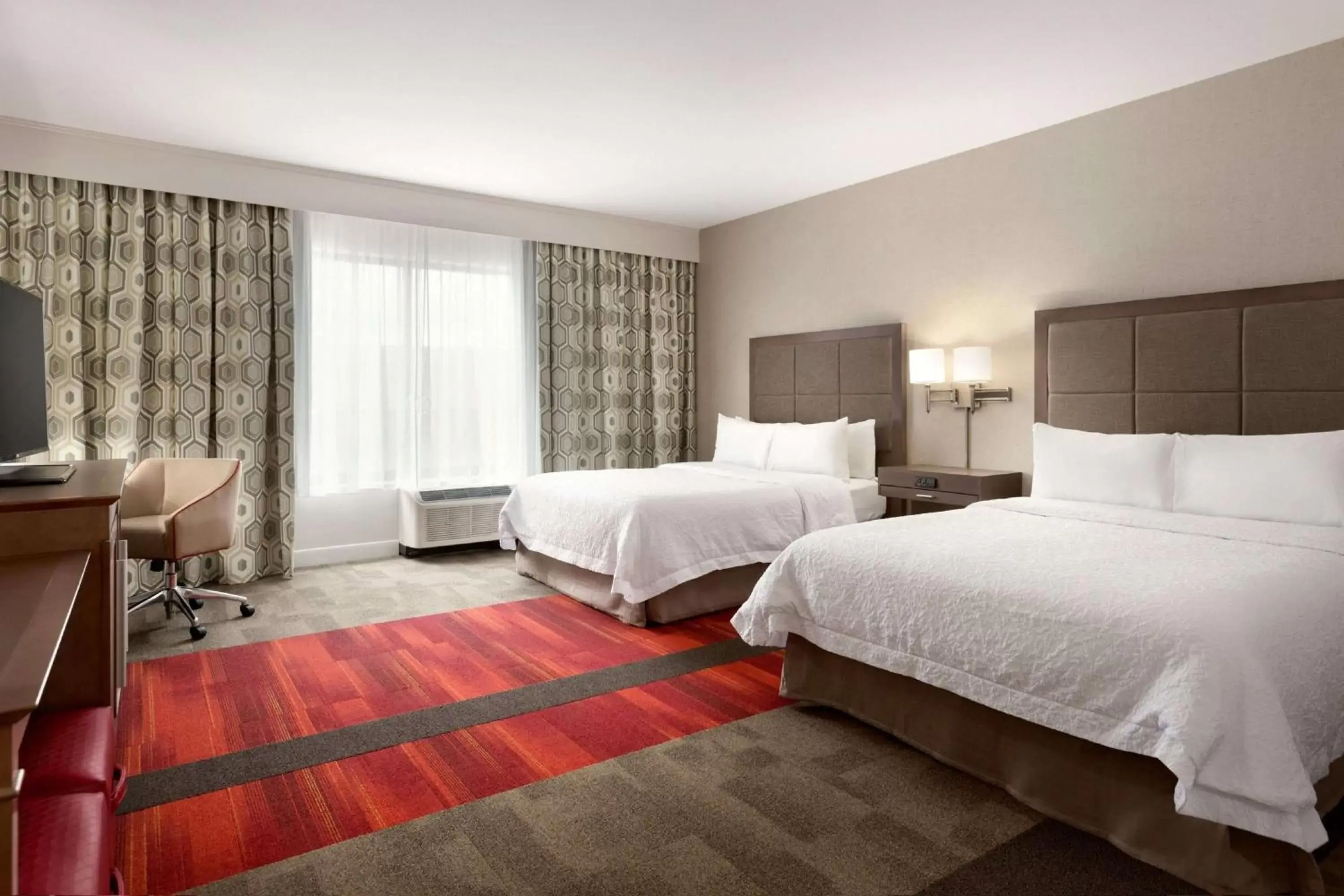 Bedroom, Bed in Hampton Inn By Hilton North Olmsted Cleveland Airport