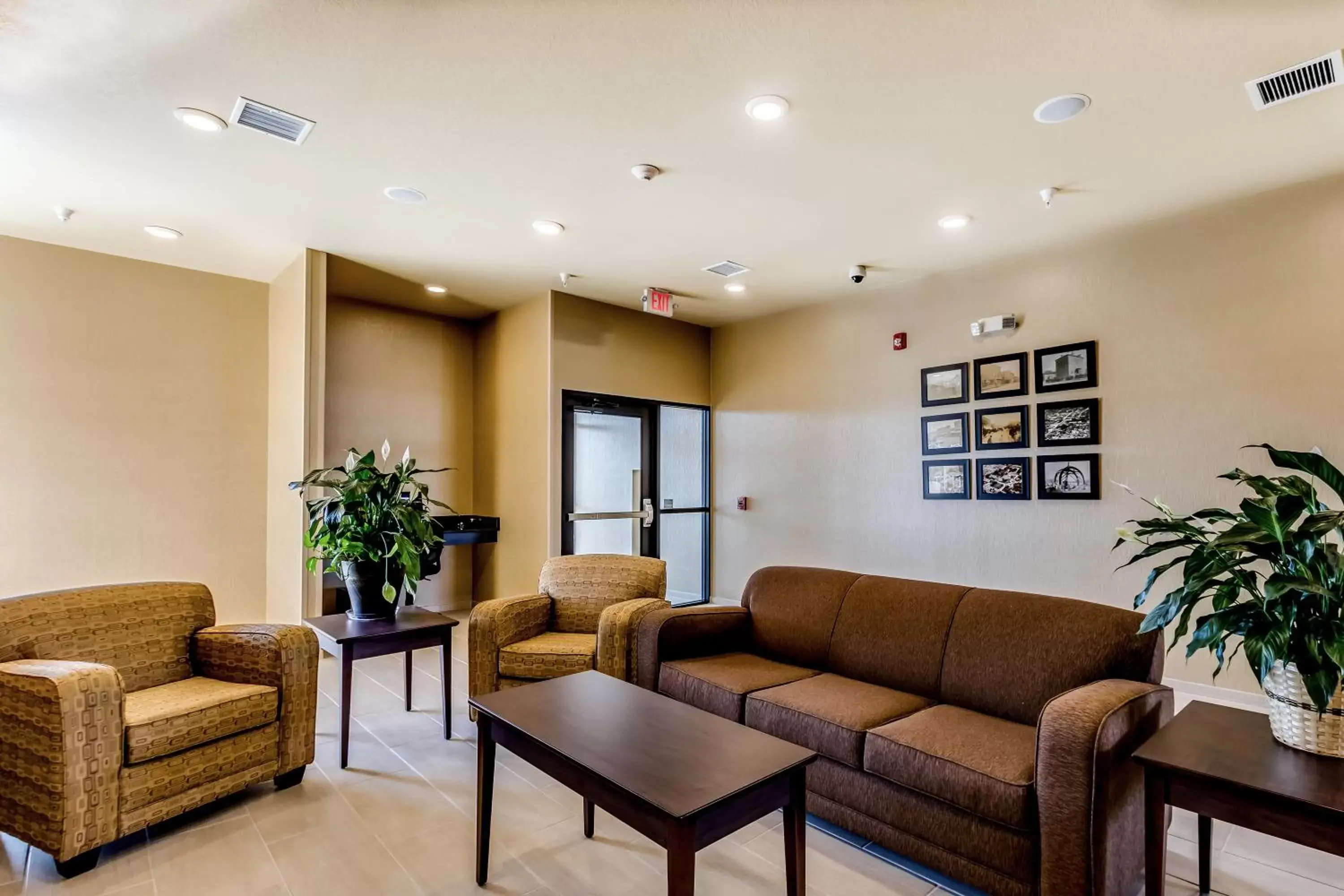 Lobby or reception, Seating Area in Cobblestone Inn & Suites - Waverly