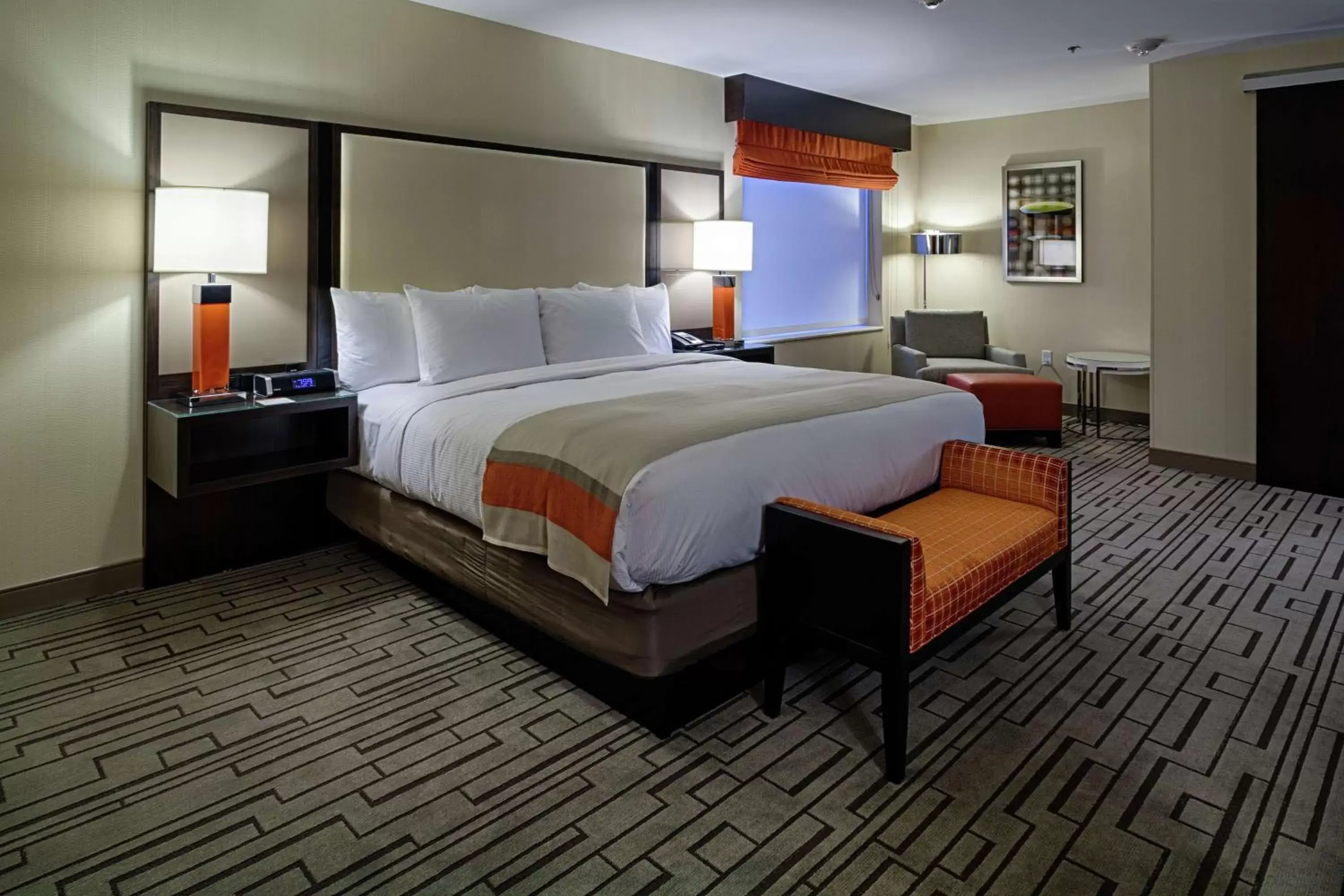 King Suite with Sofa Bed in DoubleTree by Hilton Hotel Bristol King Suite with Sofa Bed in DoubleTree by Hilton Hotel Bristol