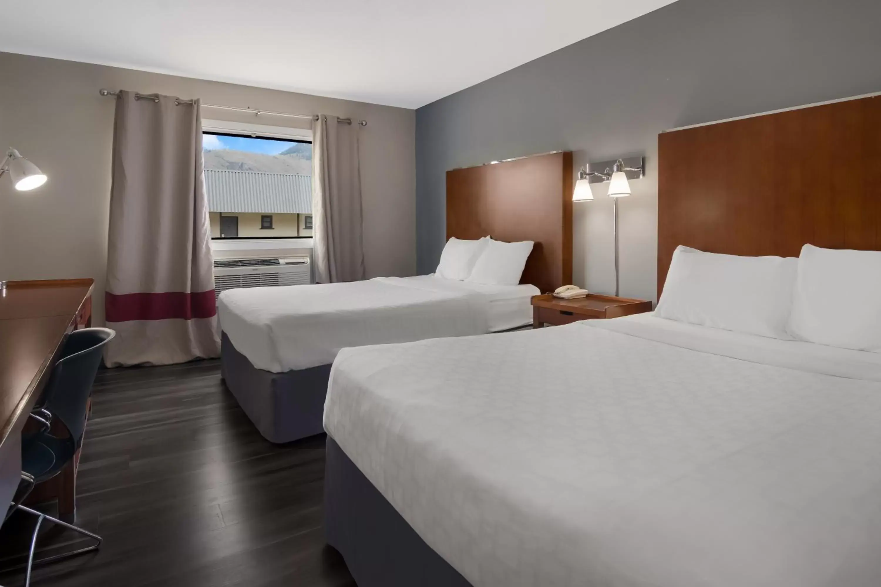 Bed in Canadas Best Value Inn & Suites Kamloops