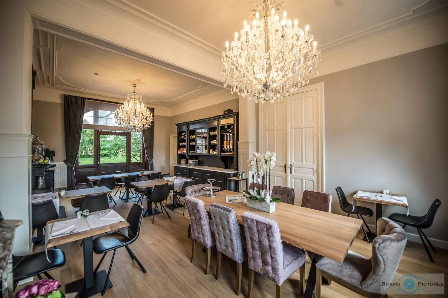 Restaurant/places to eat in Villa Copis