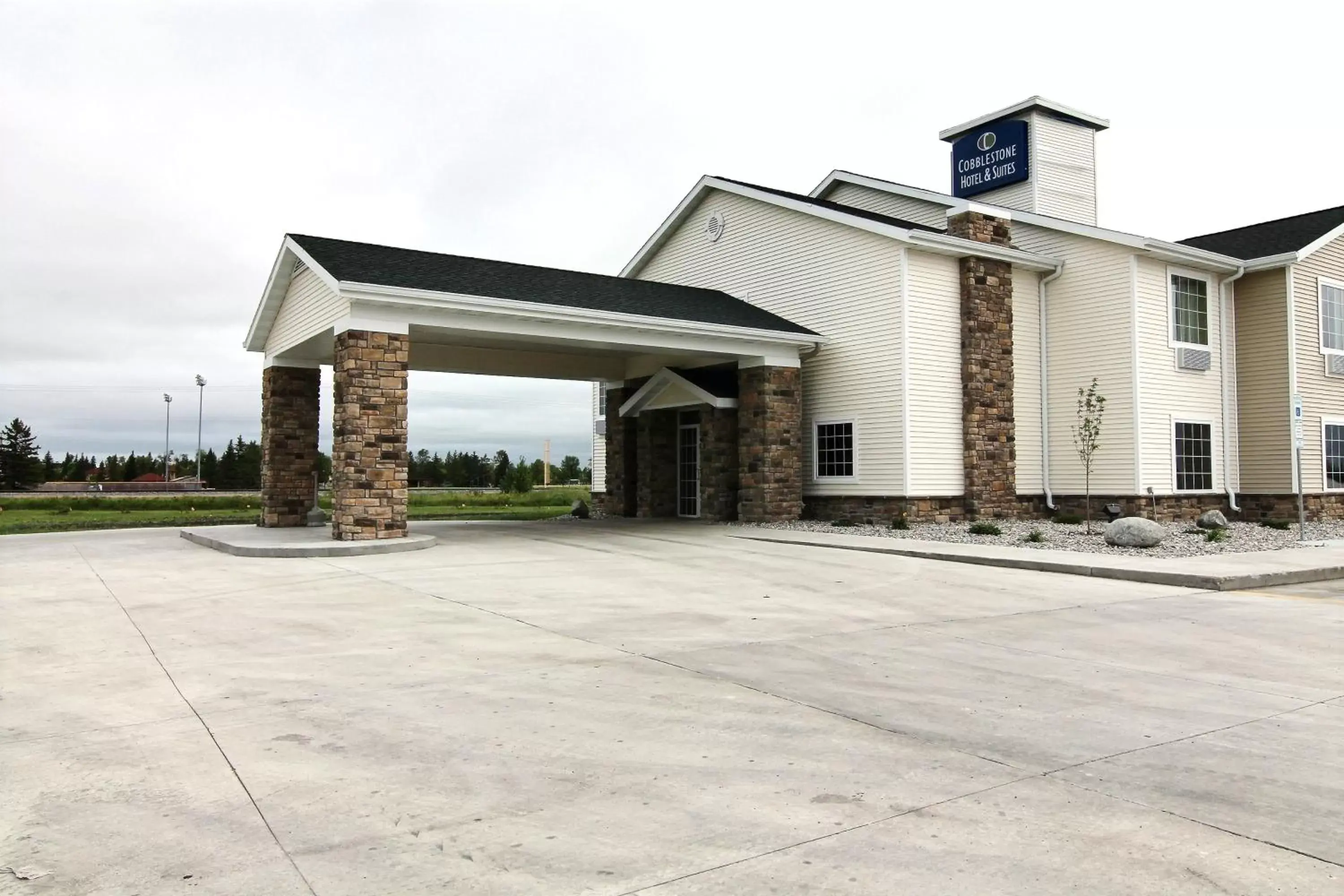 Property Building in Cobblestone Hotel and Suites - Crookston