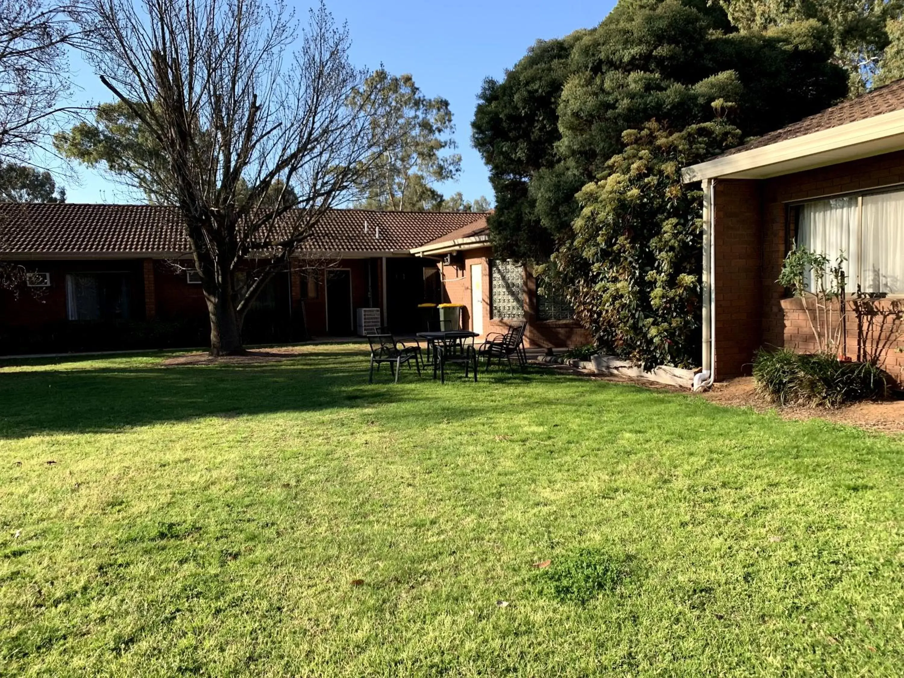 Garden, Property Building in Kingswood Motel