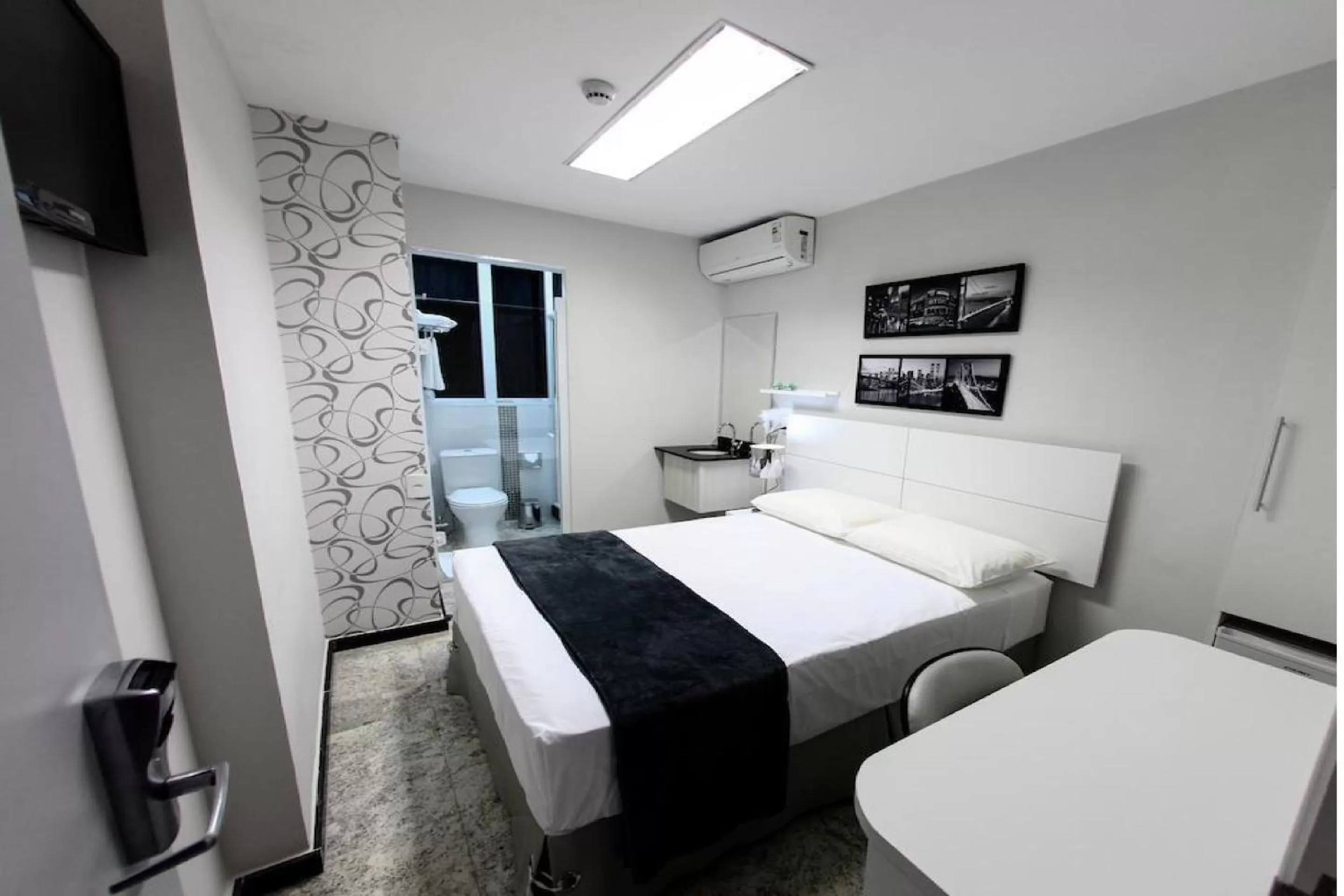 Bedroom, Bed in Compacto Hotel