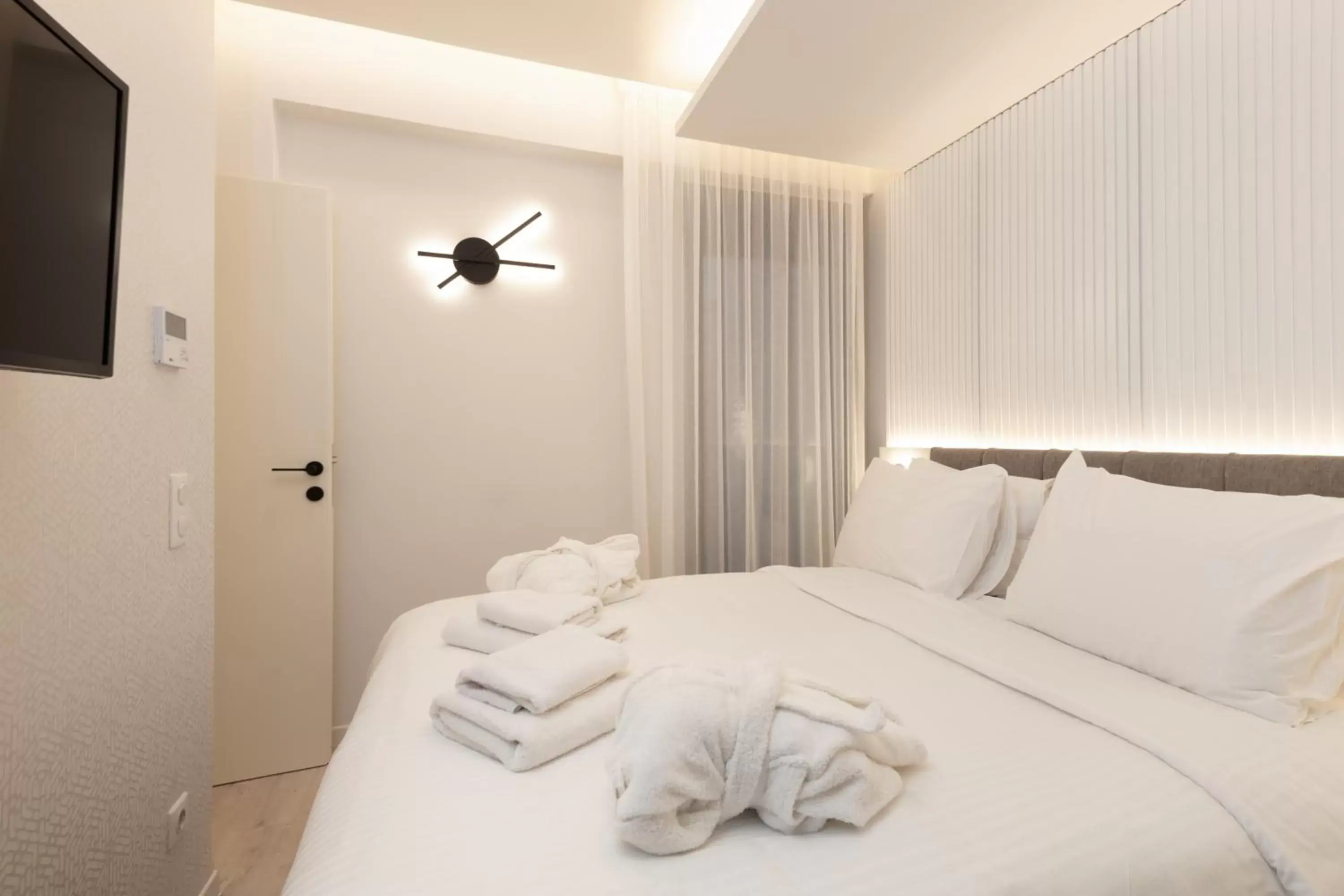 Bed in LUX&EASY Acropolis Suites