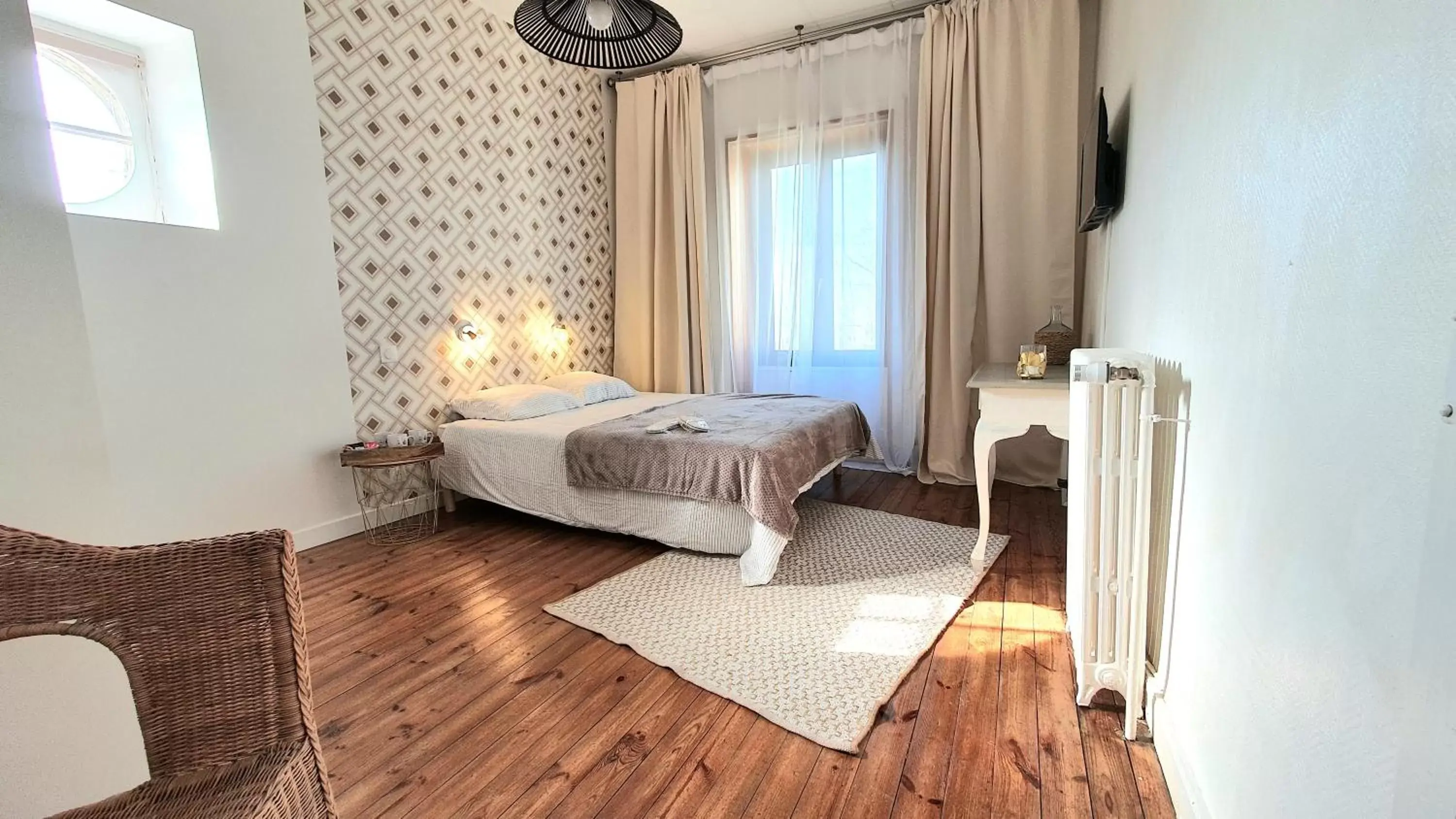 Bedroom, Bed in La Maison de la Côte des Légendes