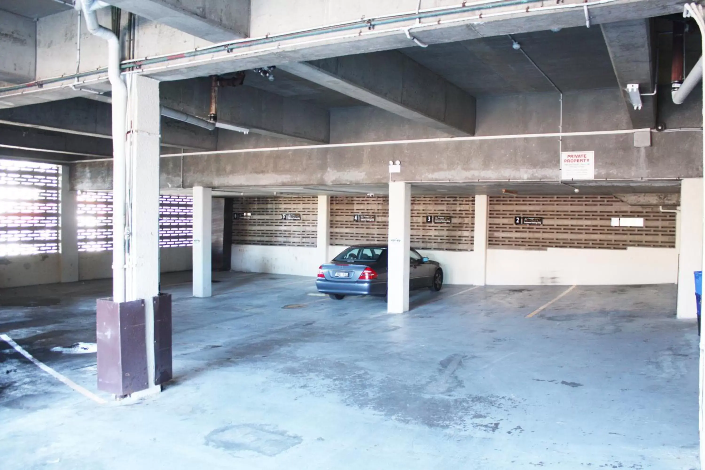 Property building in Little Coogee Hotel Property building in Little Coogee Hotel