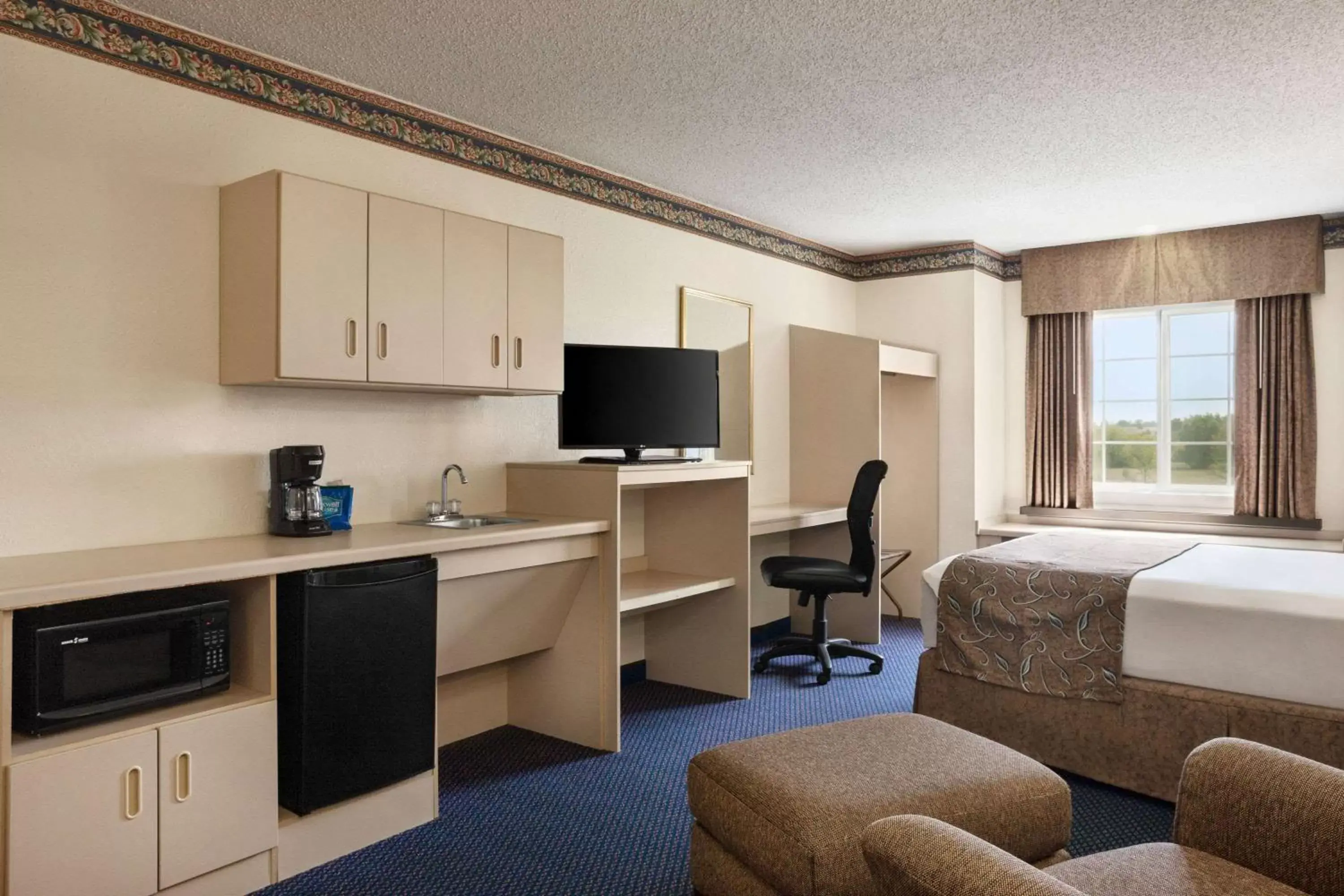Photo of the whole room in Travelodge by Wyndham Fort Scott