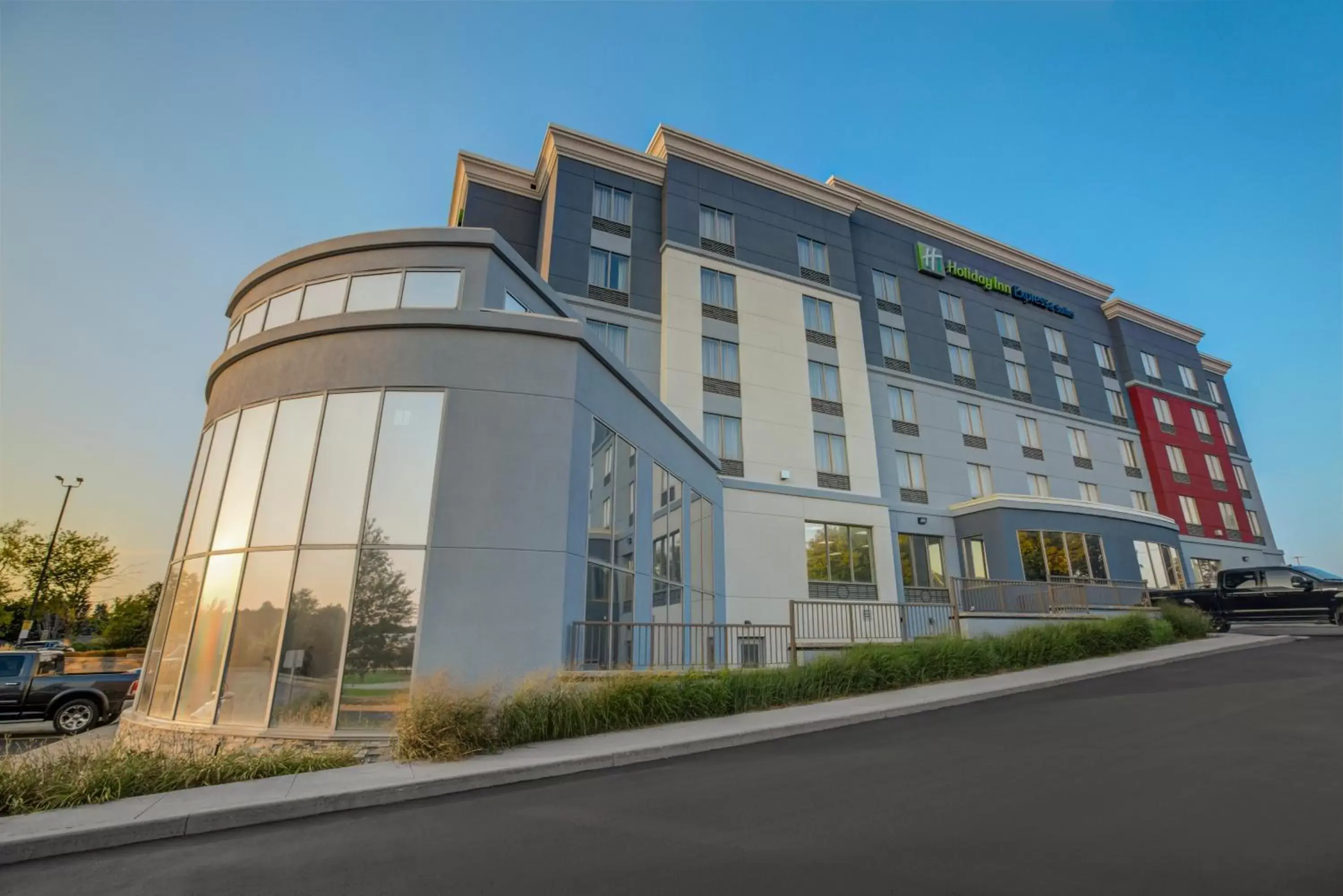 Property Building in Holiday Inn Express Hotel & Suites - Woodstock, an IHG Hotel