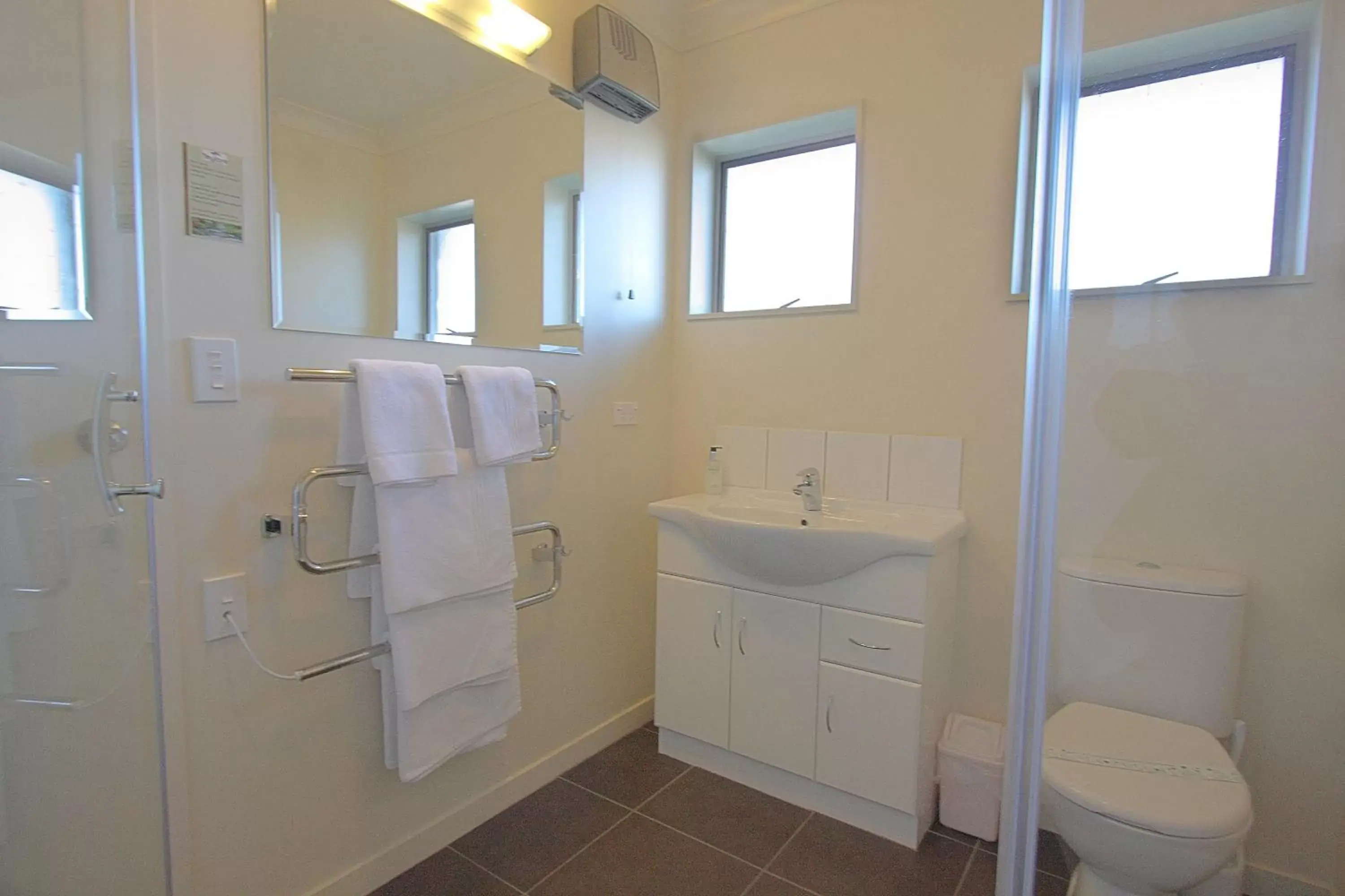 Toilet, Bathroom in Taylors Motel