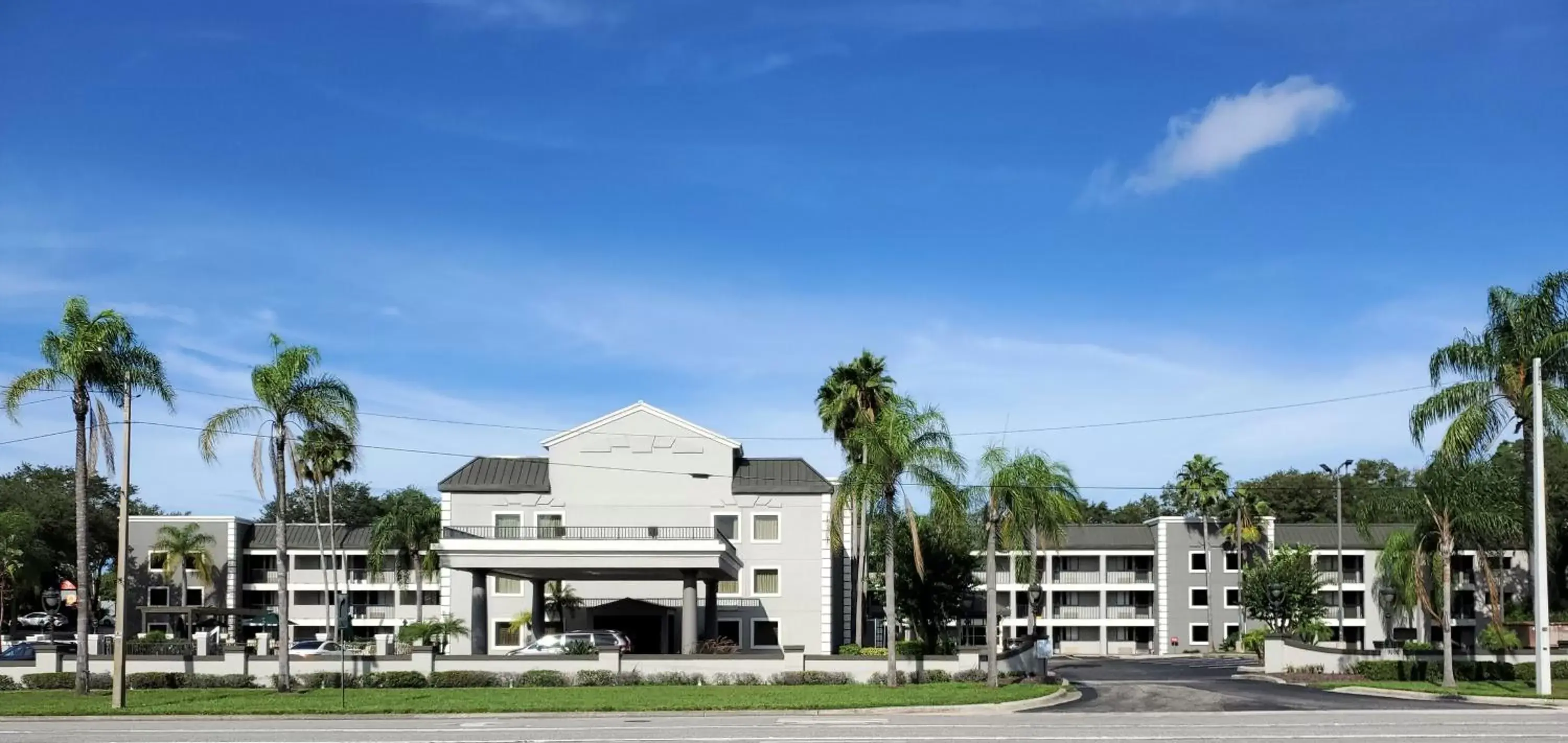 Property Building in La Quinta Inn by Wyndham Tampa Near Busch Gardens
