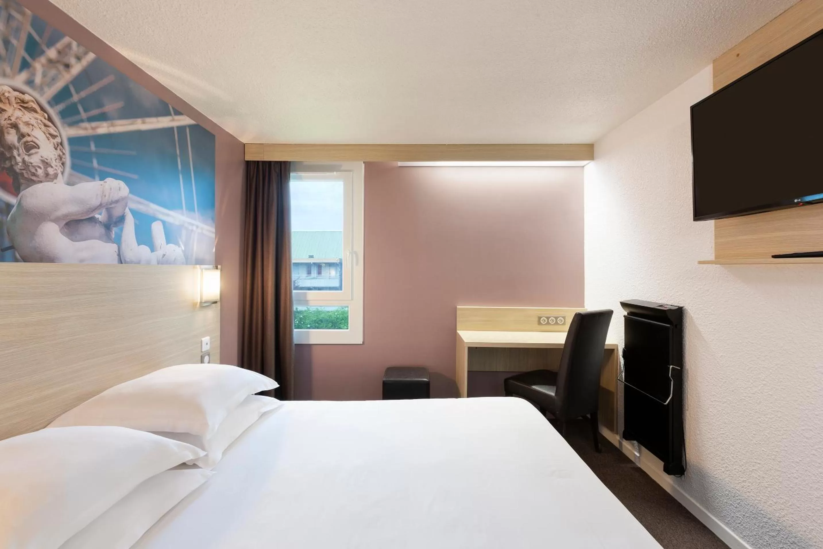 Bedroom, Bed in B&B HOTEL Marne-la-Vallée Chelles