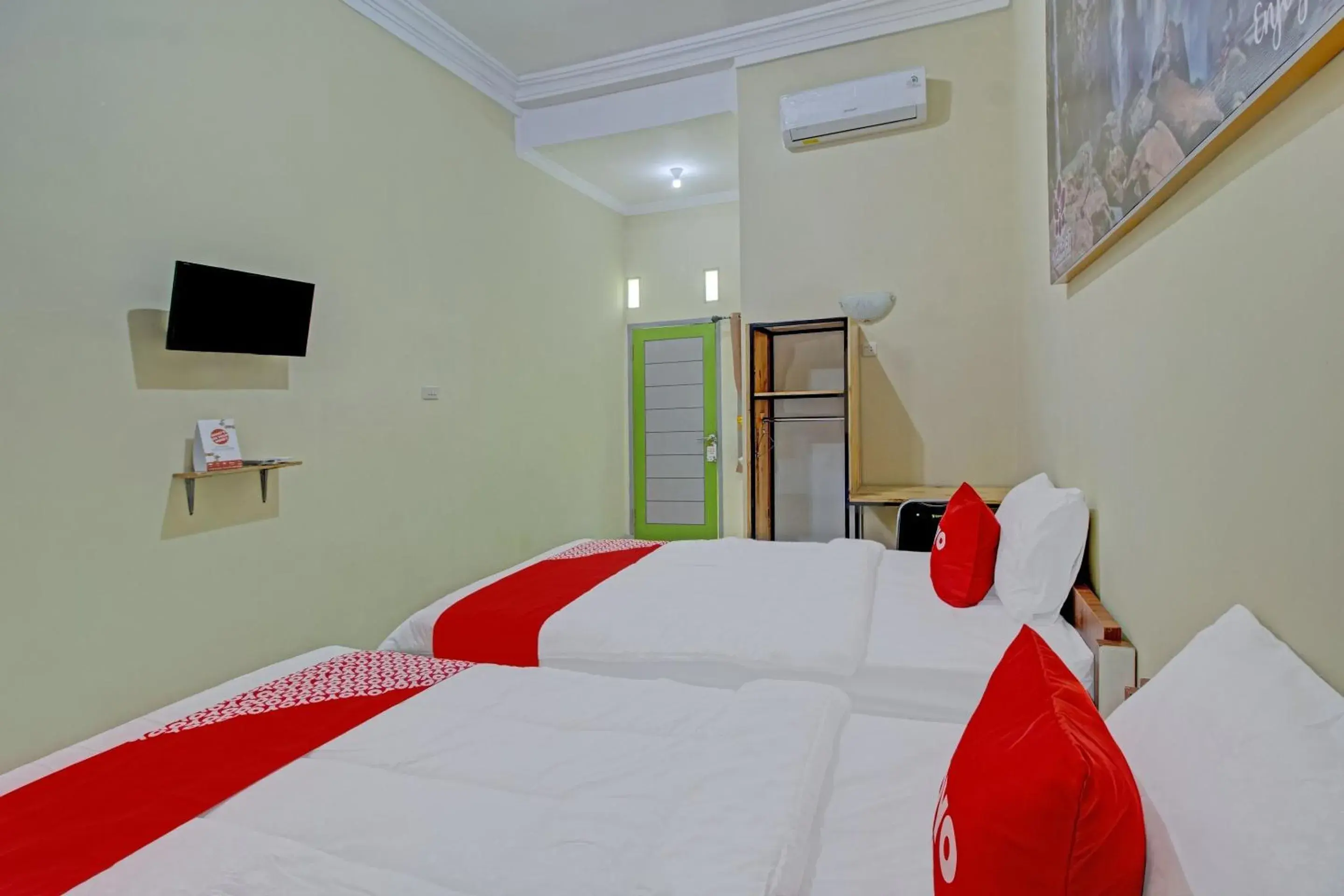 Bedroom, Bed in OYO 3774 Orchid 37 Syariah Guest House