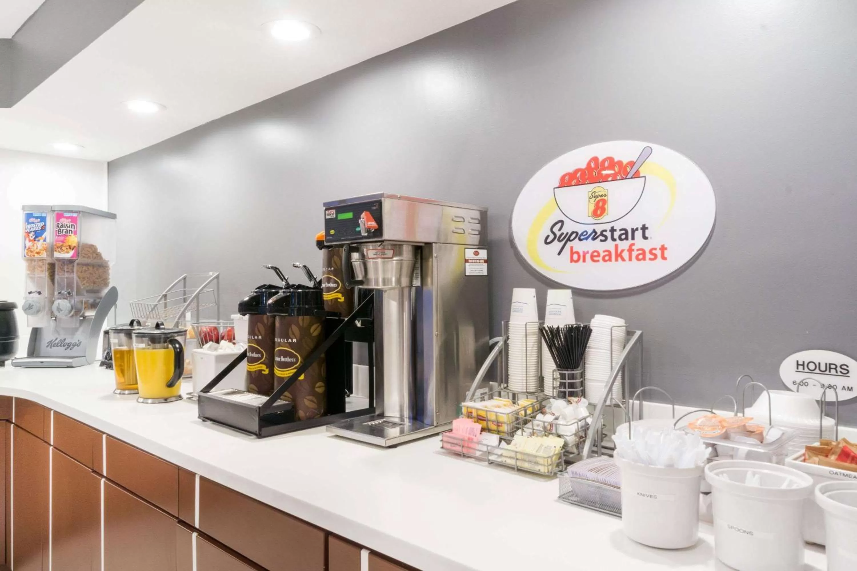 Restaurant/places to eat in Super 8 by Wyndham Zanesville