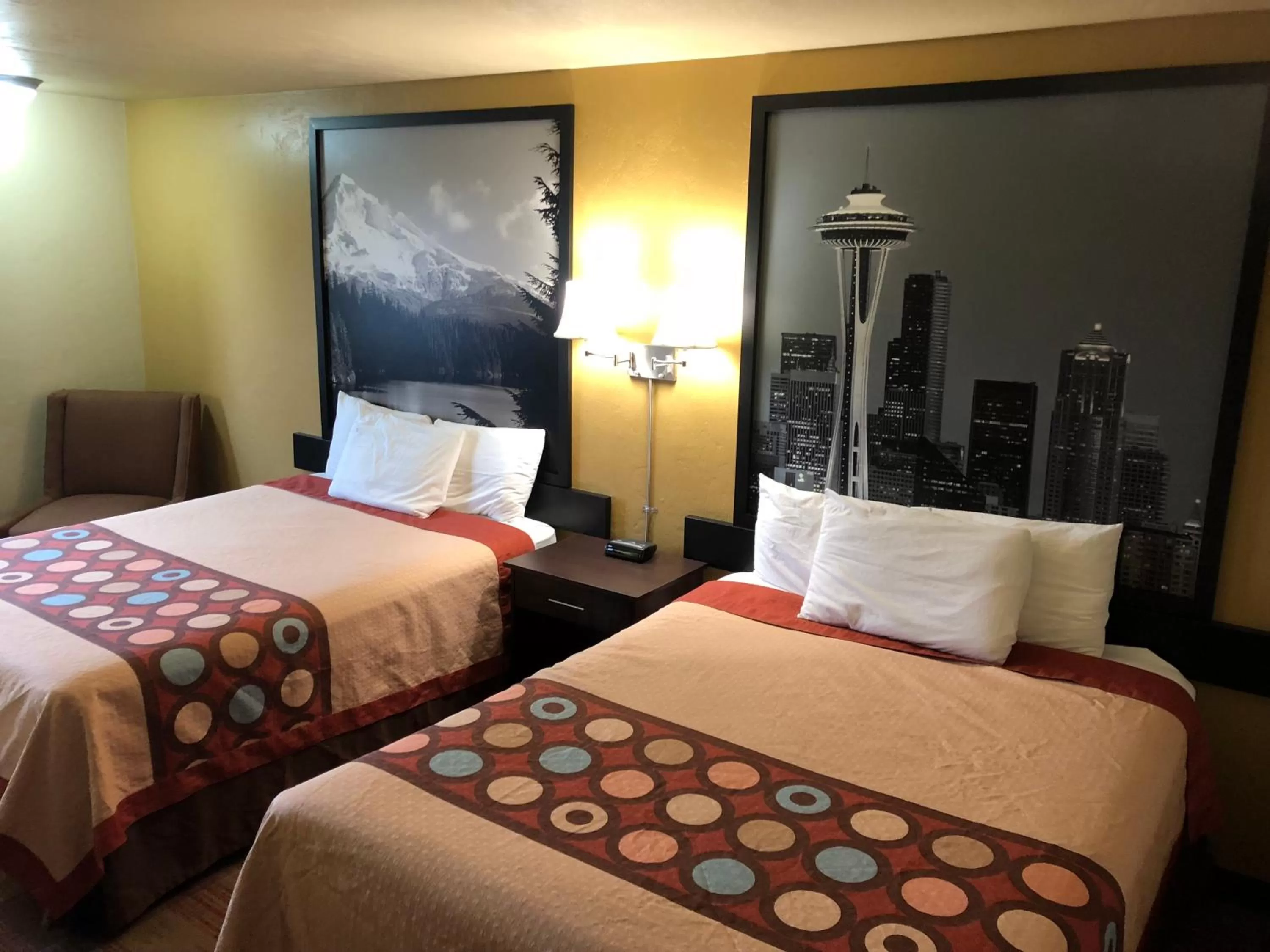 Bedroom, Bed in Super 8 by Wyndham Kennewick