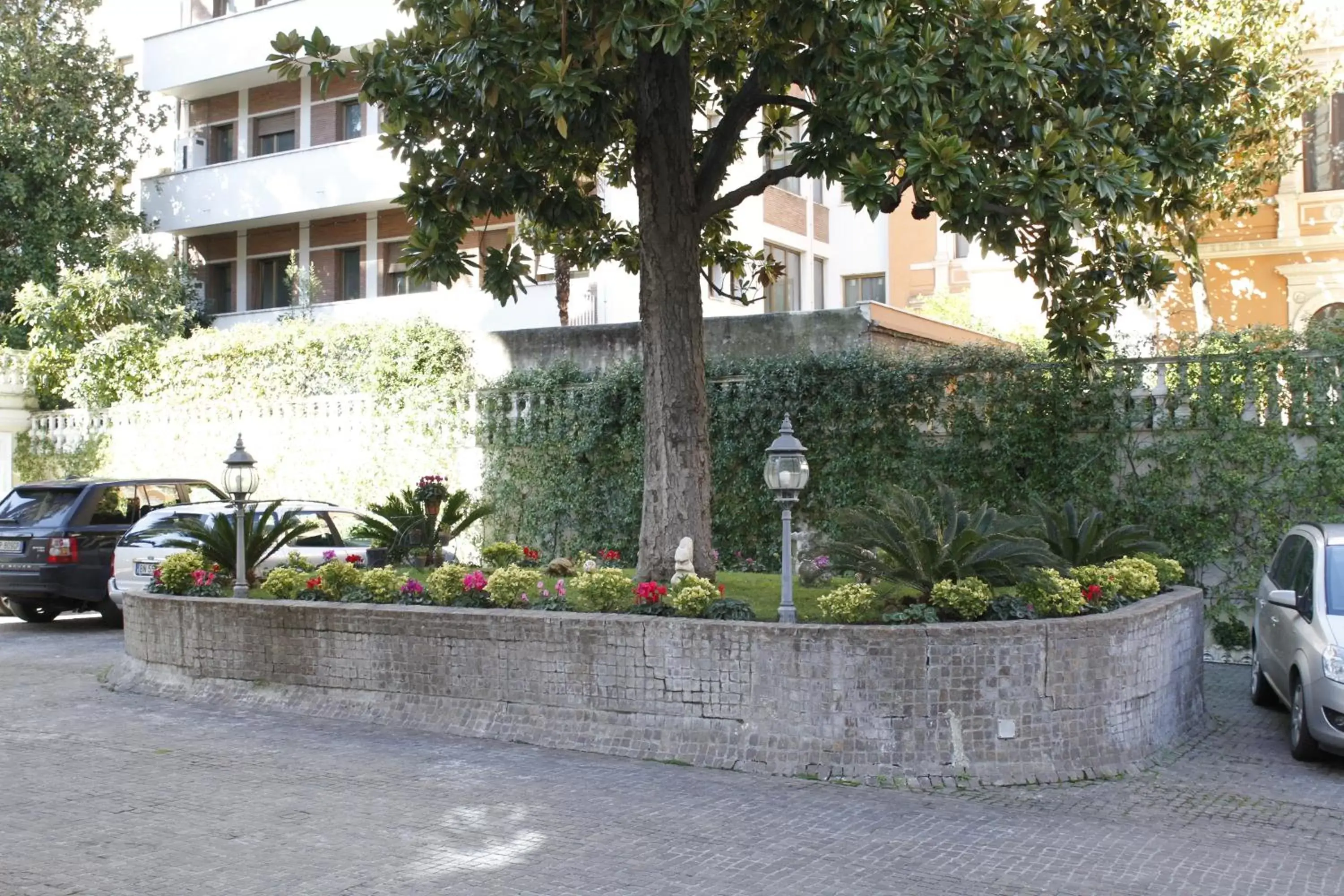 Facade/entrance, Property Building in Hotel Villa Pinciana