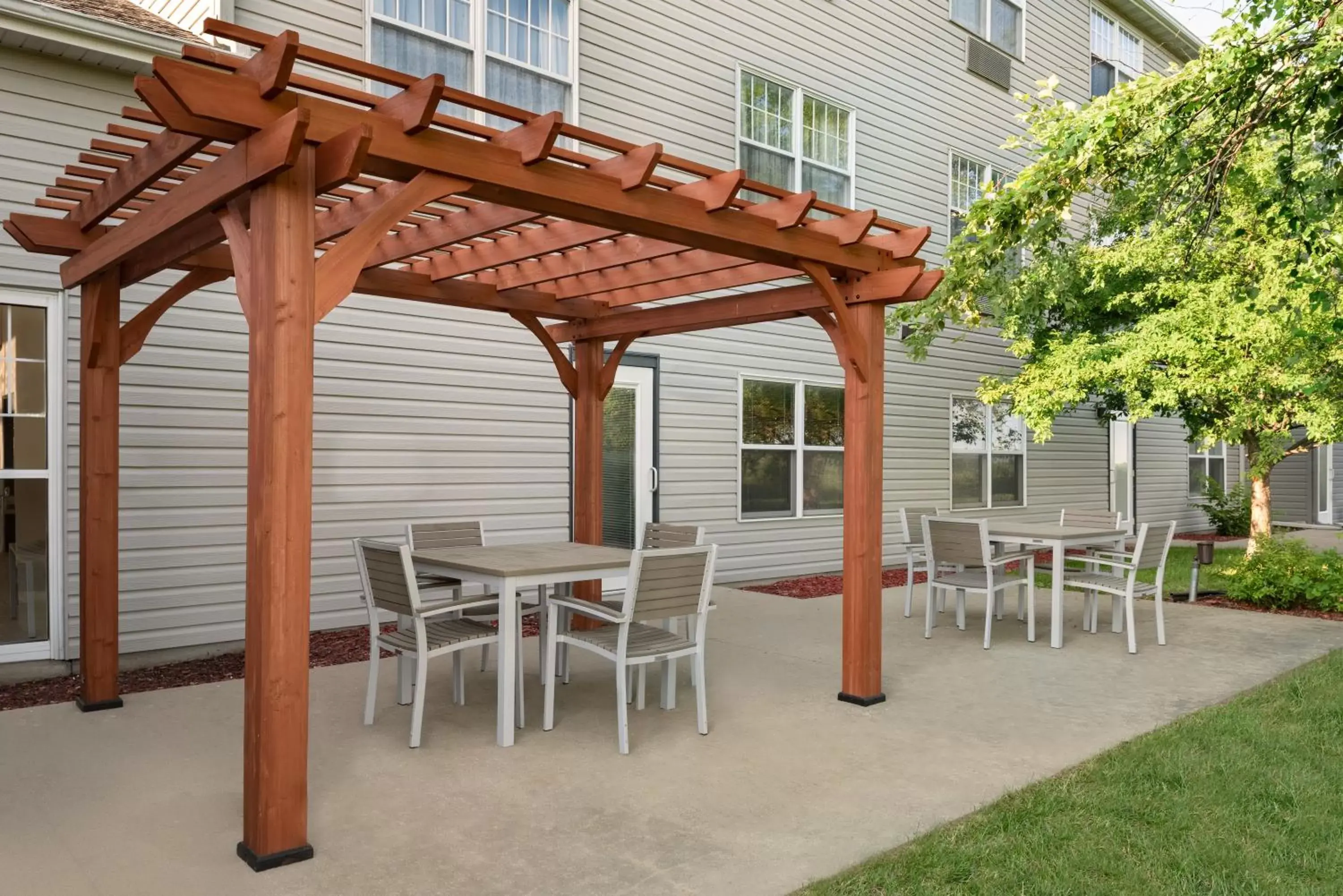 Patio in Country Inn & Suites by Radisson, Pella, IA