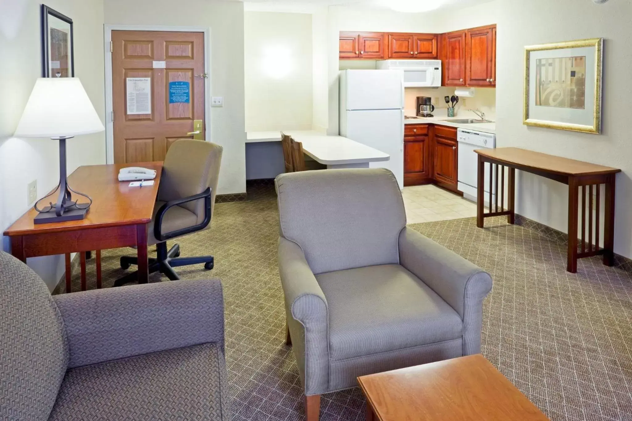 Photo of the whole room, Seating Area in Staybridge Suites Cranbury - South Brunswick, an IHG Hotel