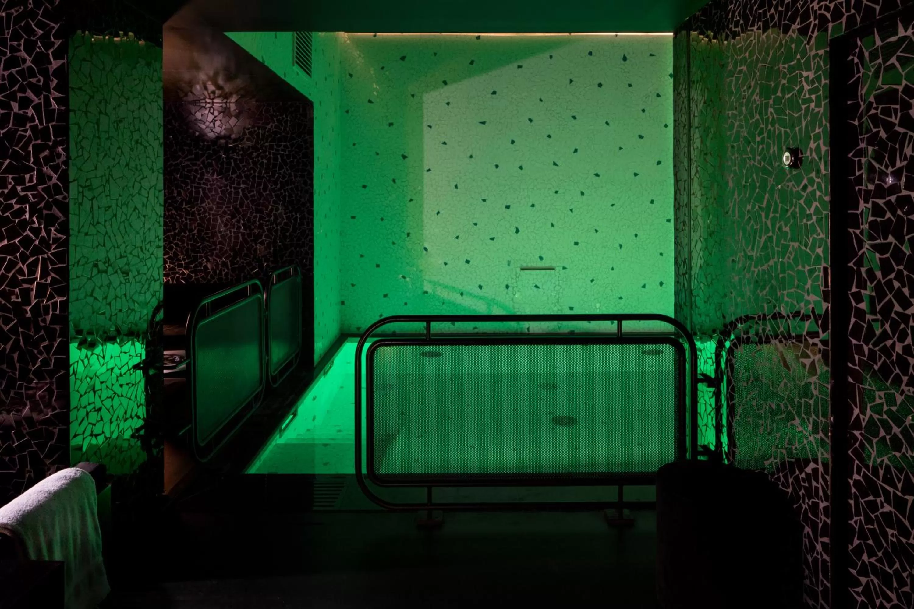 Swimming pool in Hotel Les Bains Paris