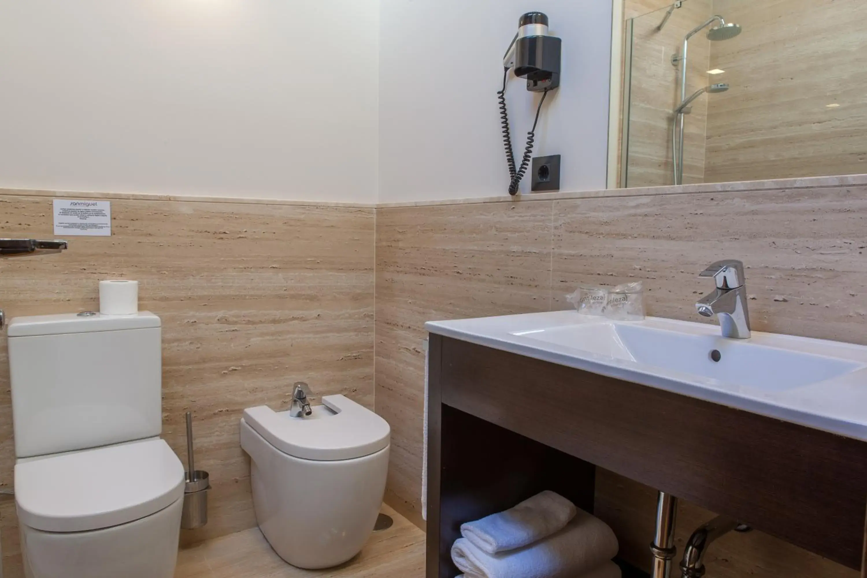 Bathroom in Hotel San Miguel