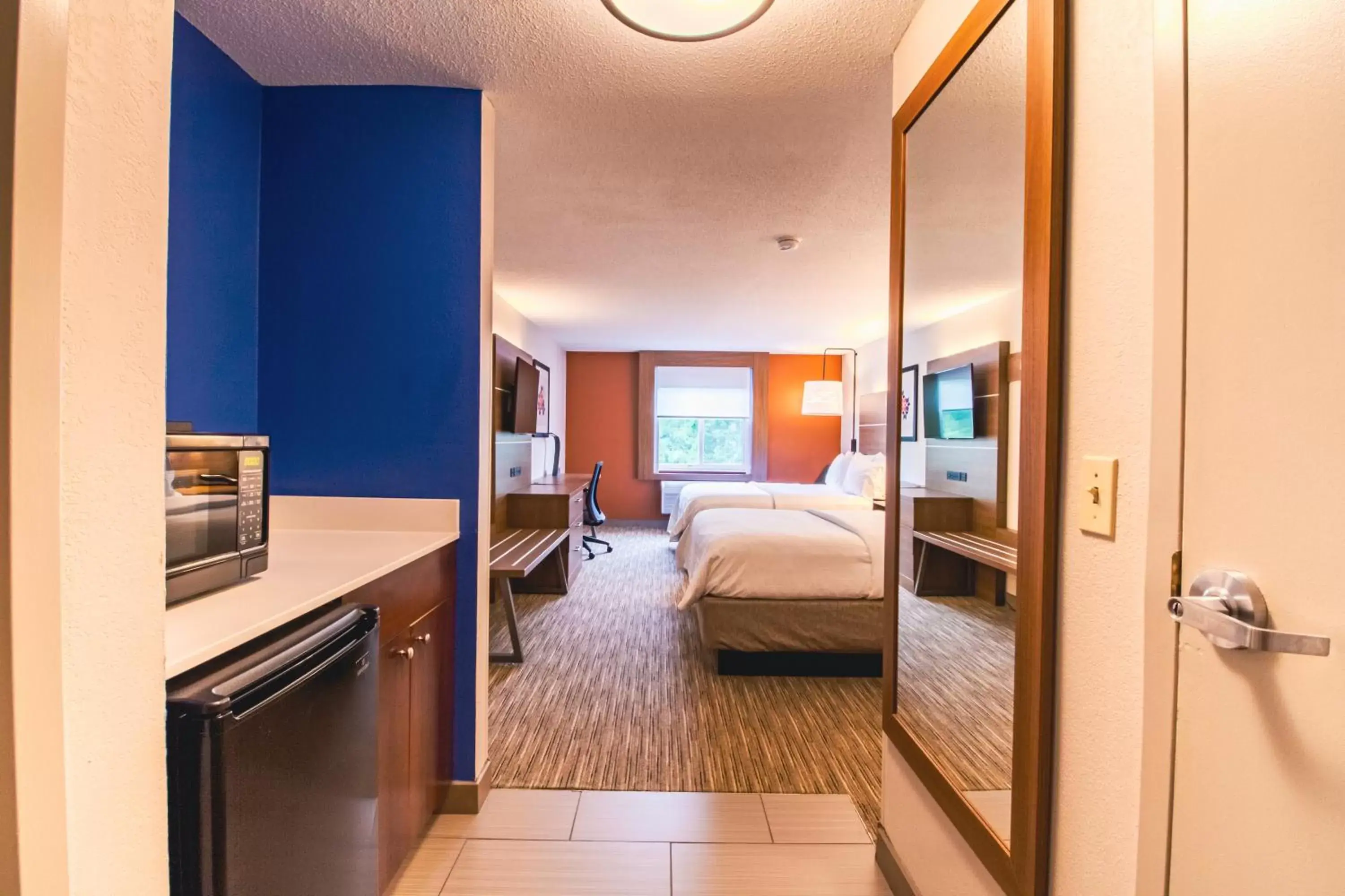 Photo of the whole room, Bed in Holiday Inn Express & Suites - Lincoln East - White Mountains, an IHG Hotel