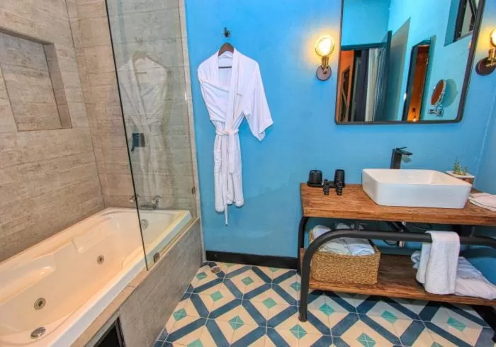 Antigua Trece Hotel Fusión