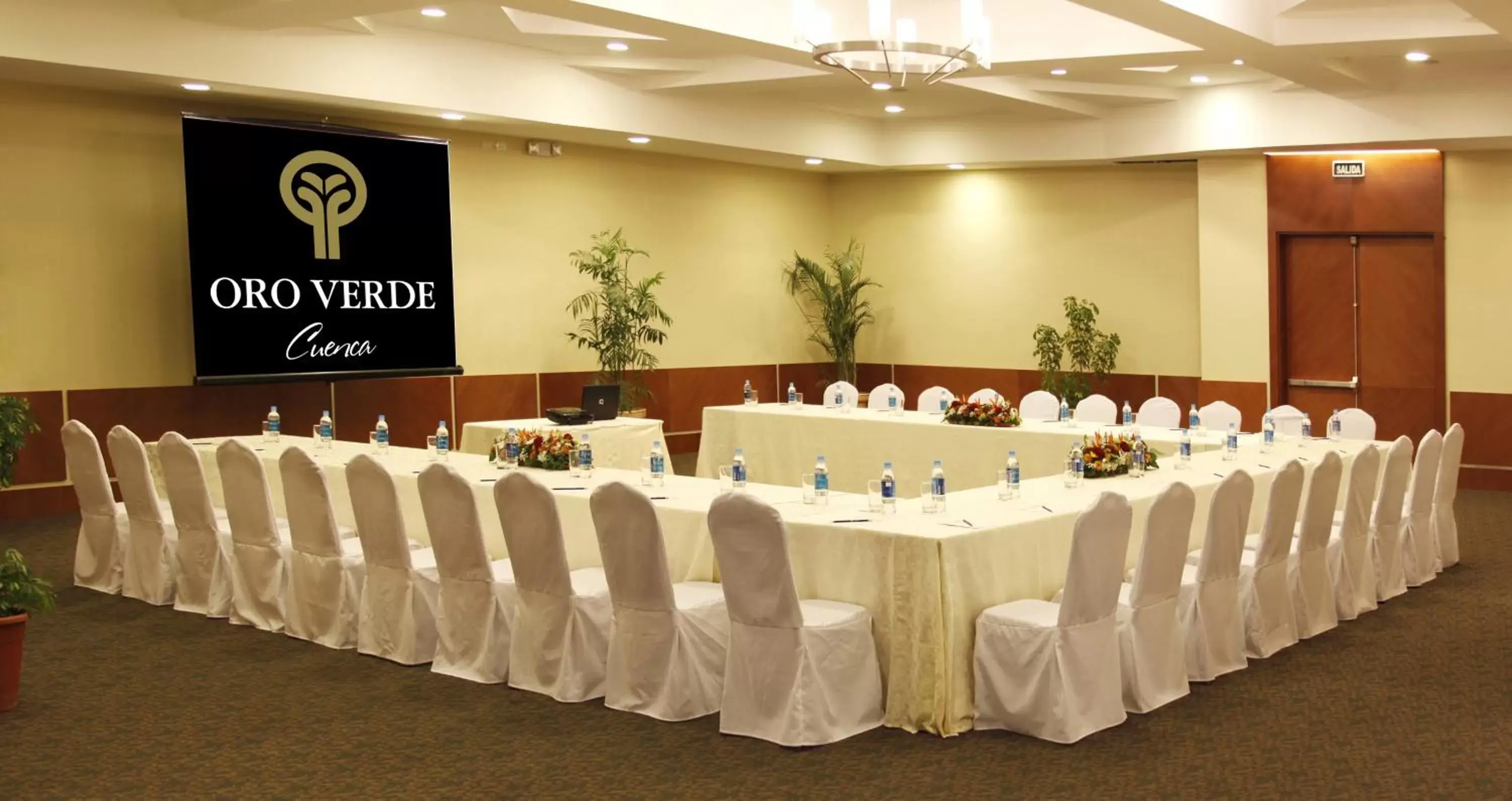 Business facilities in Oro Verde Cuenca