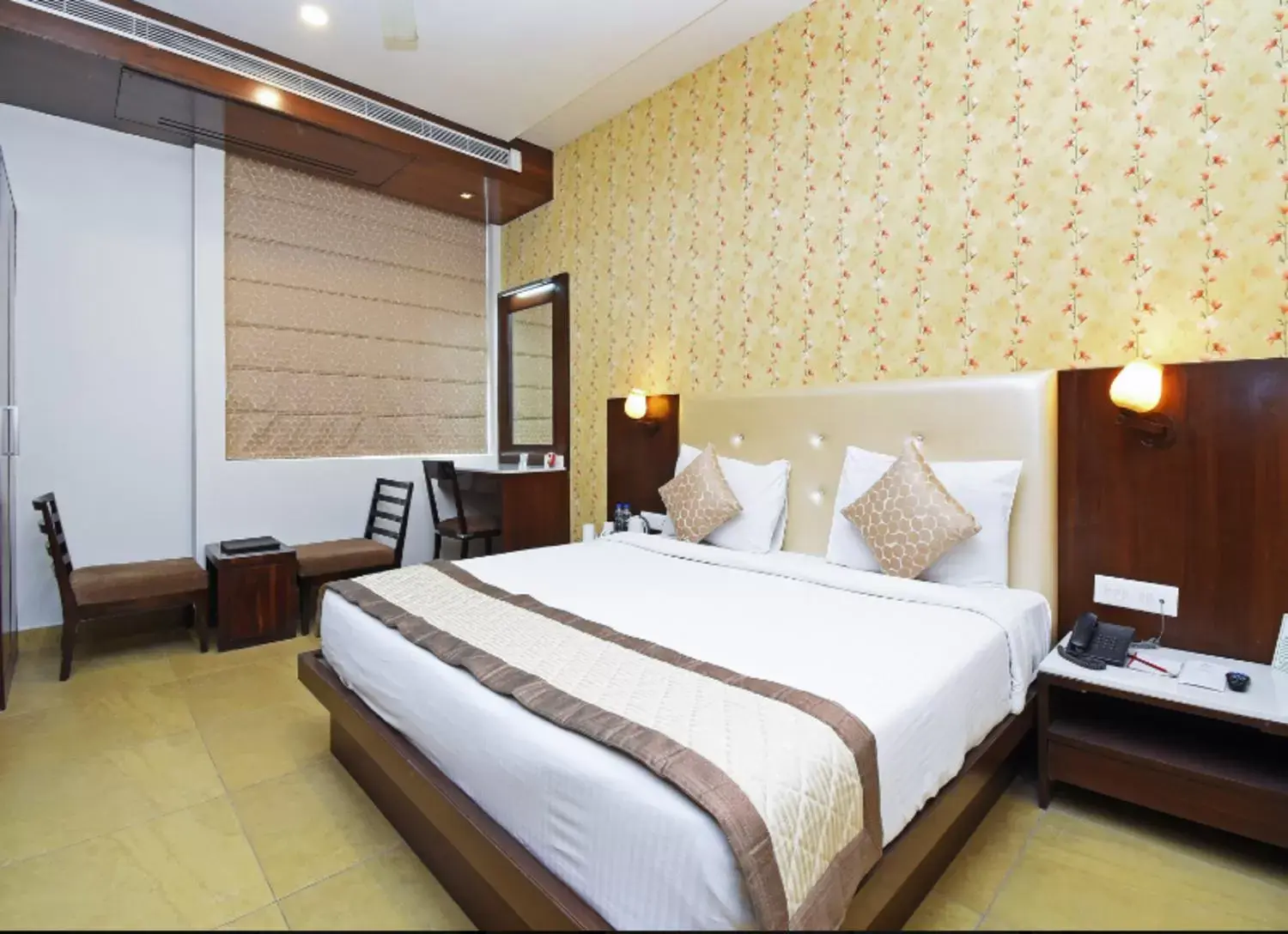 Bedroom, Bed in TGI Apple Inn