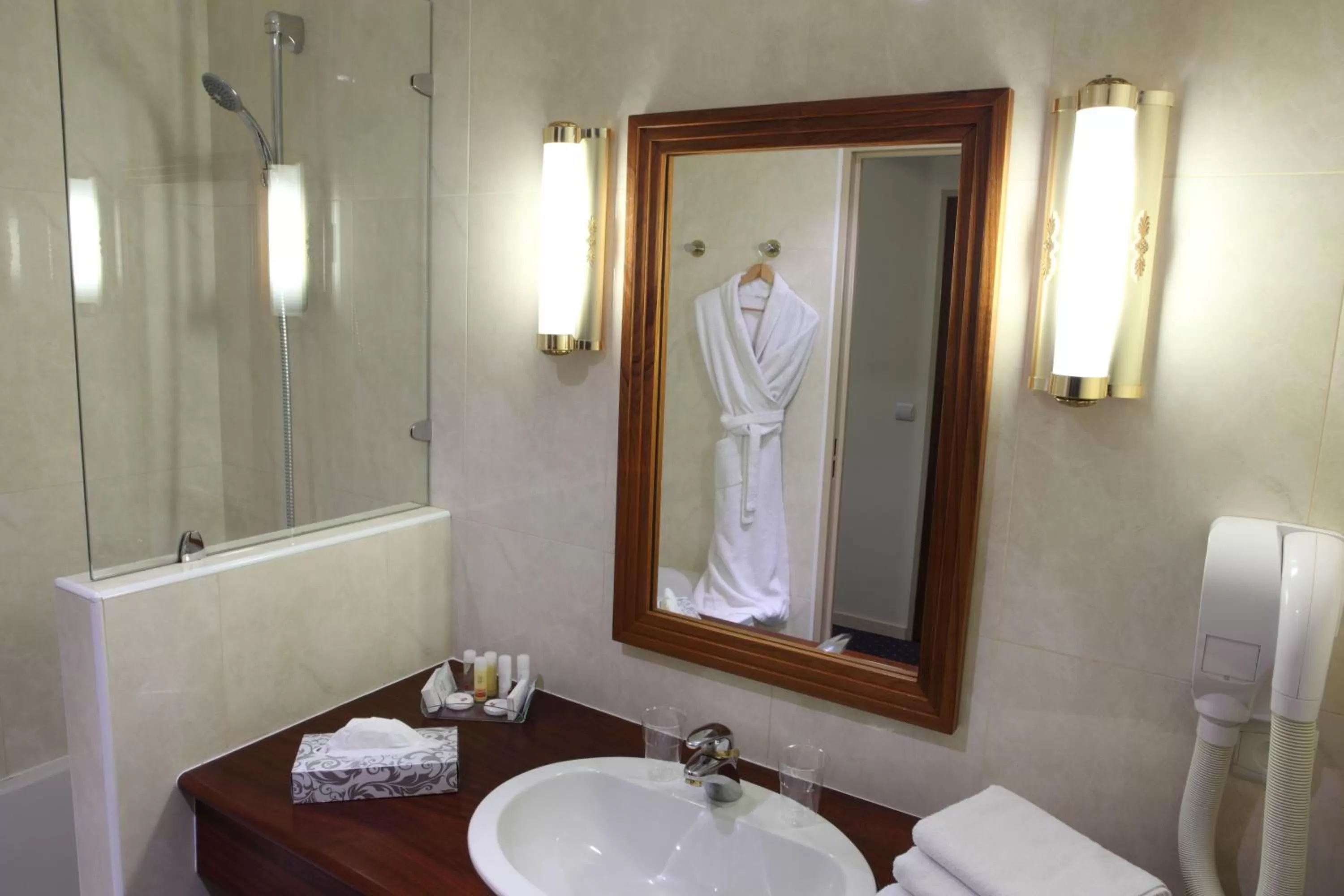 Bathroom in Amiral Hôtel