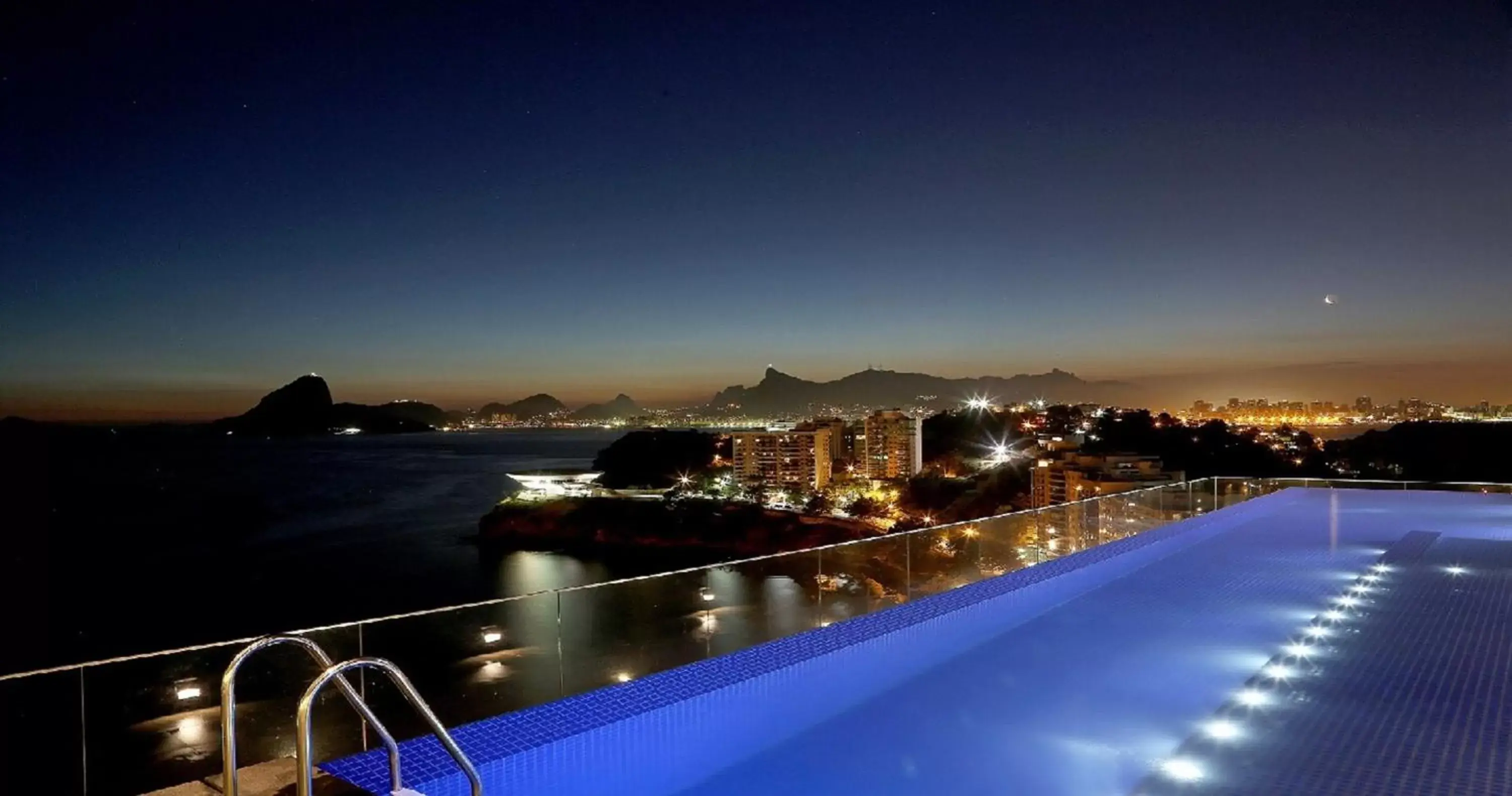 Bird's eye view, Swimming Pool in H Niteroi Hotel