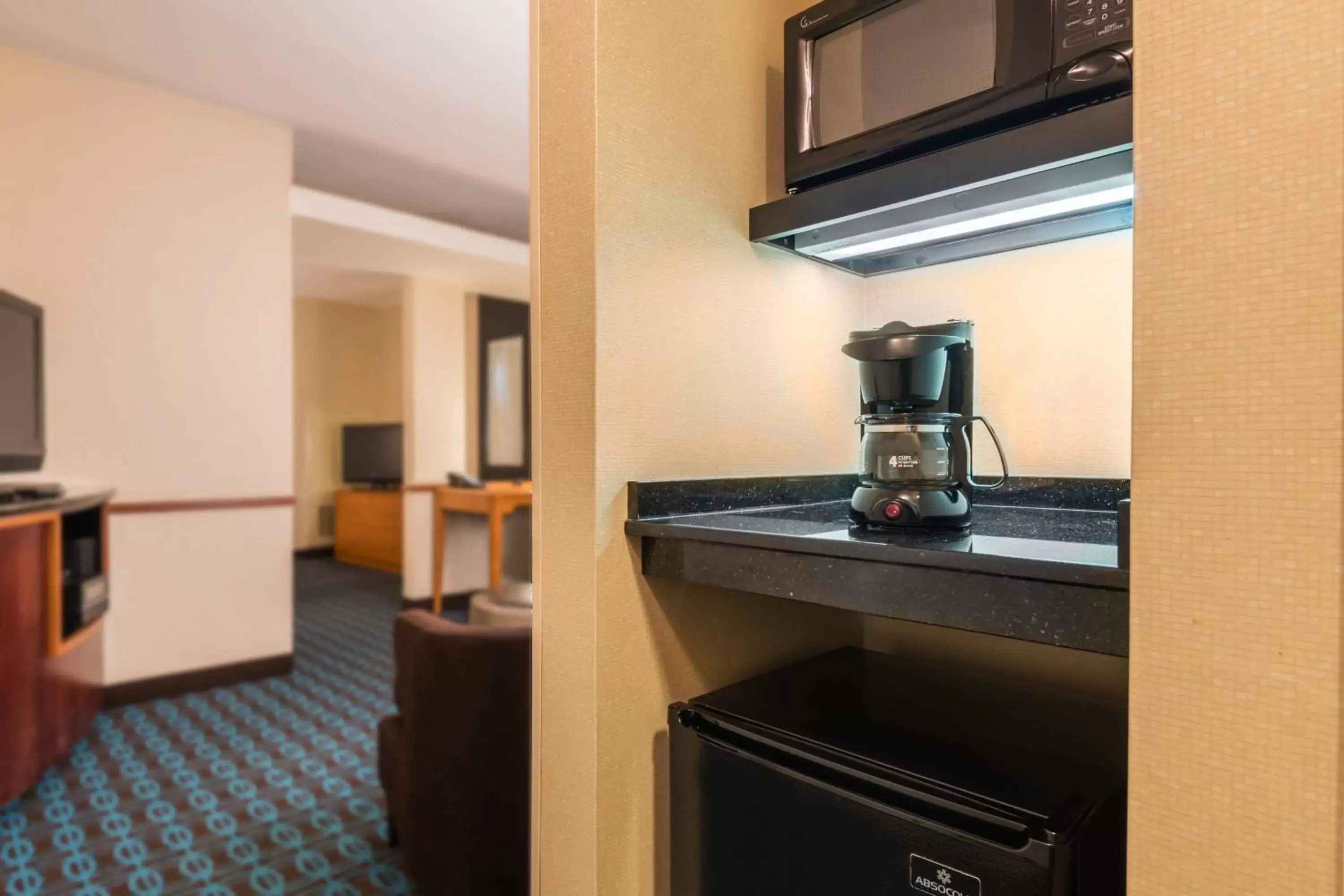 Photo of the whole room, Kitchen/Kitchenette in Fairfield Inn & Suites – Buffalo Airport