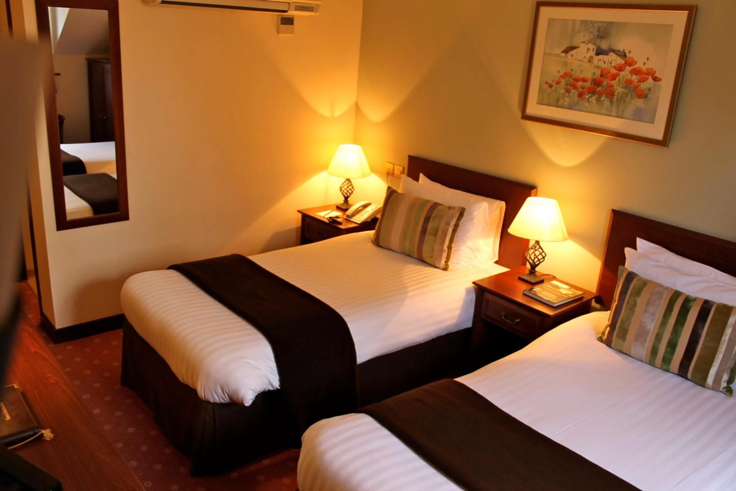 Photo of the whole room, Bed in Ellington Lodge at The Concorde