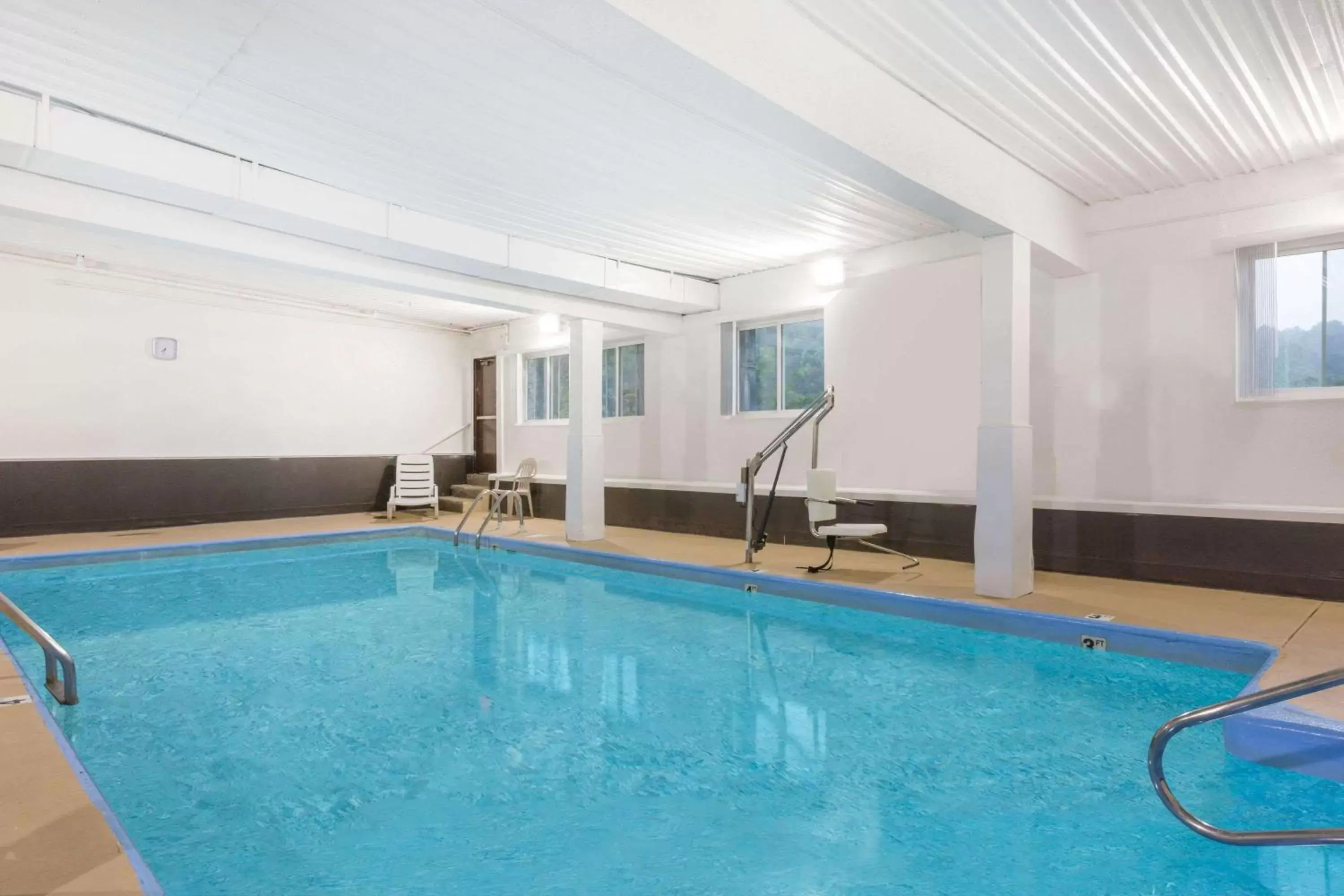 Days Inn & Suites by Wyndham Bridgeport - Clarksburg Days Inn & Suites by Wyndham Bridgeport - Clarksburg