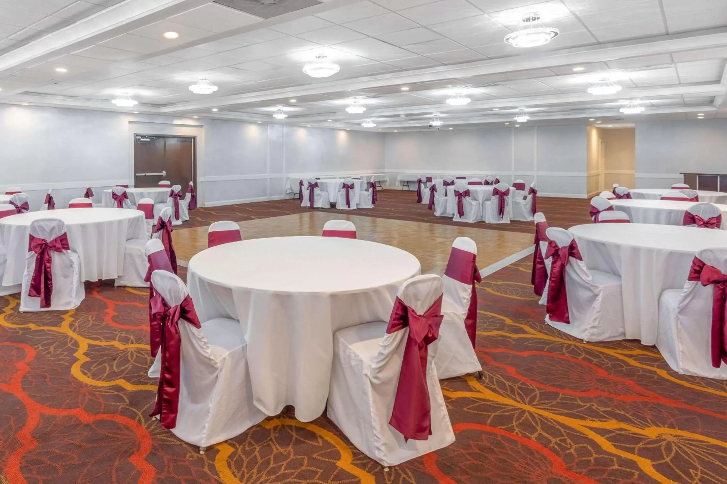 Banquet/Function facilities, Banquet Facilities in Days Inn and Suites by Wyndham Hammond, IN